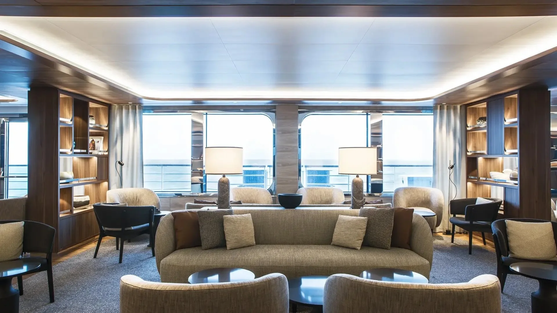 250CHARCOT-TRI21-100353_Shooting-Deco_CDT-Charcot_Main-Lounge-PONANT-Gilles-Trillard.jpeg