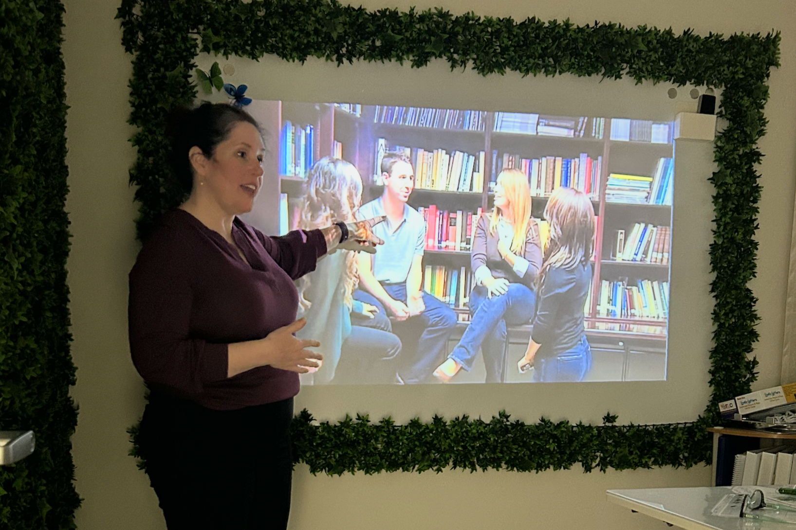Speech-language pathologist Ellen teaching PEERS social skills group at Cheerful Chatter in Haddonfield NJ
