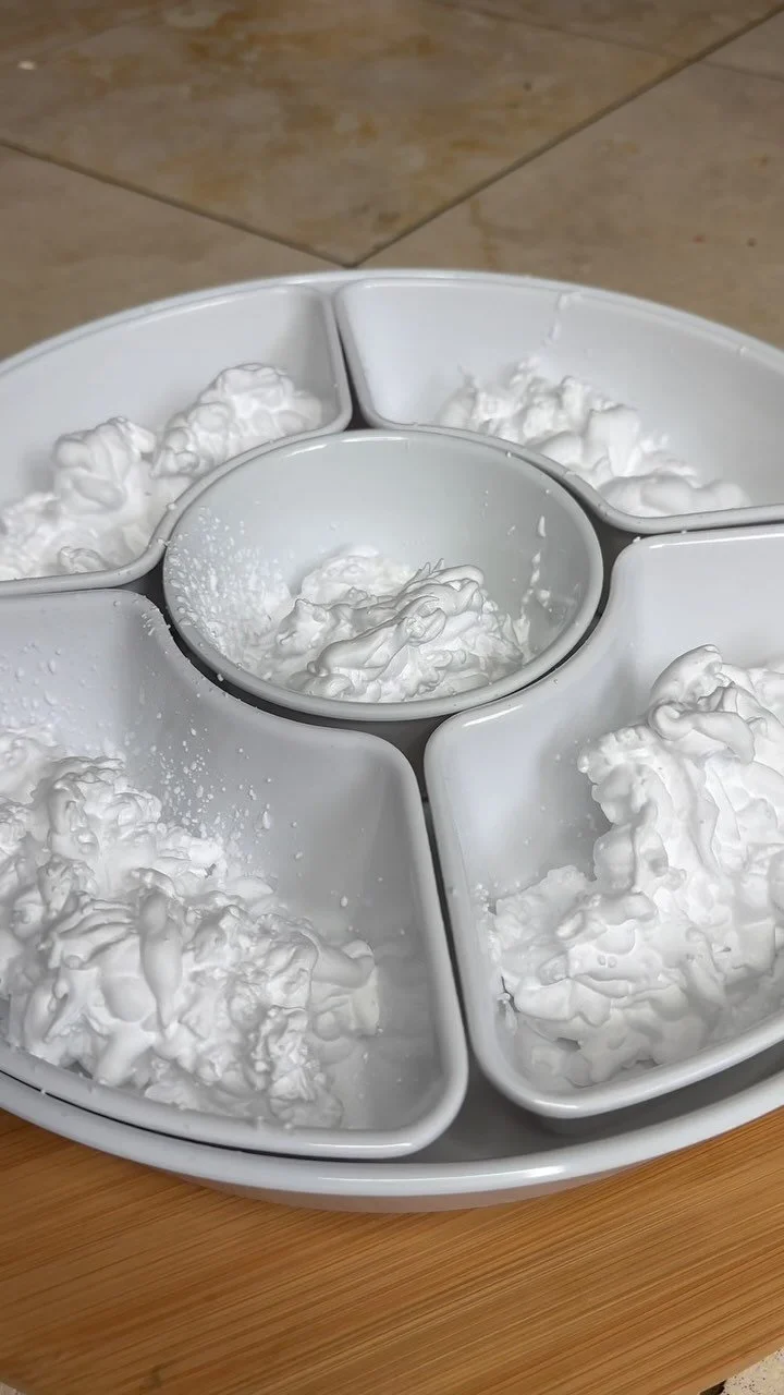π«§ Shhh… can you hear the scoop, swirl, and sparkle?
It’s oddly satisfying and totally irresistible π¦β¨
Soft shaving cream, colorful swirls, and glittery sprinkles—sensory heaven for little hands and soothing sounds for your feed ?