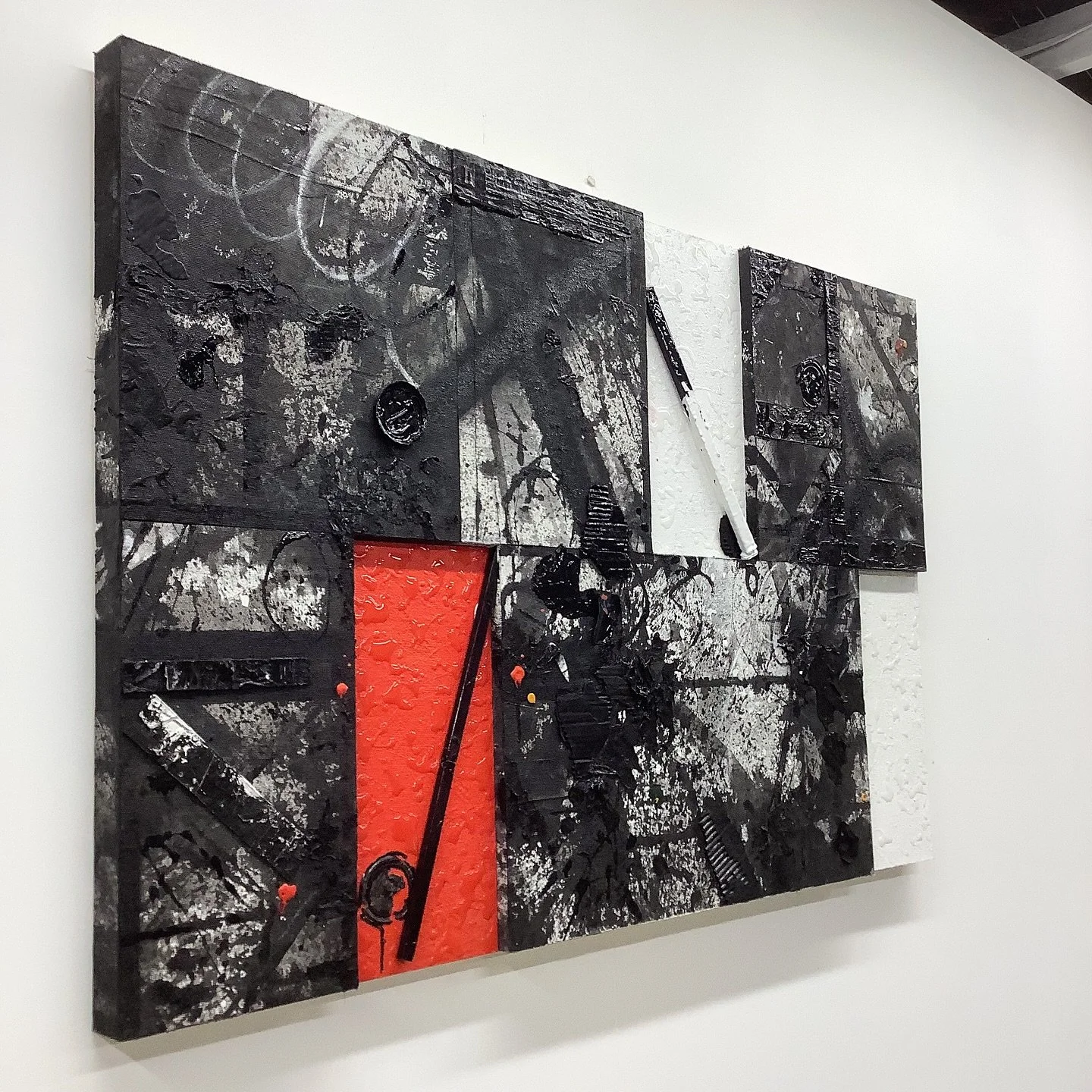 I really enjoy the miss match of pieces, textures, and shapes which make &lsquo;Bushfire Version 1&rsquo; truly unique.
The black and grey areas represent the charred earth and ash. The red is the heat, and fire and the white represents the pristine 