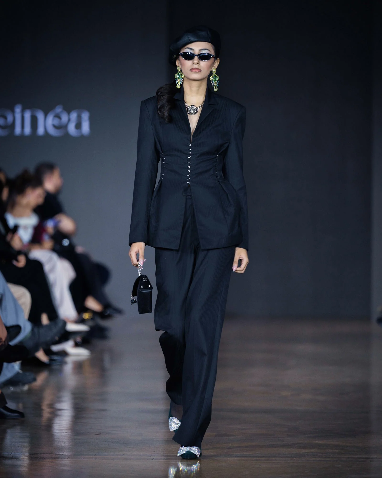 LOOK 24