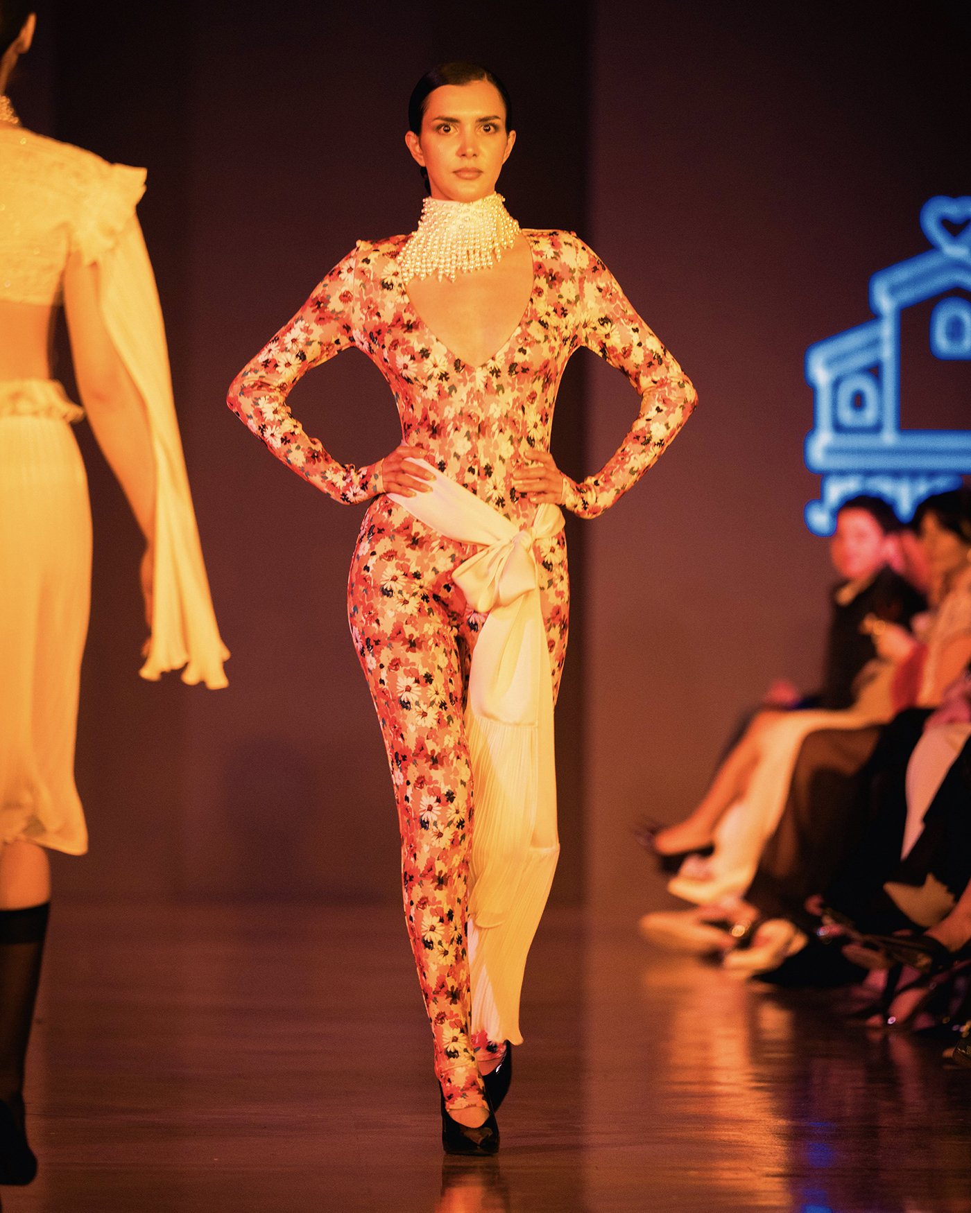 LOOK 8
