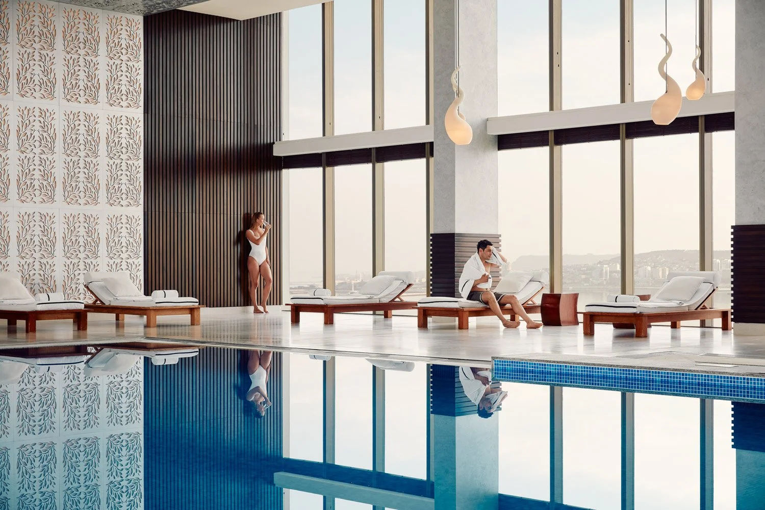 JW_GYDJW_lifestyle_pool_02.jpg