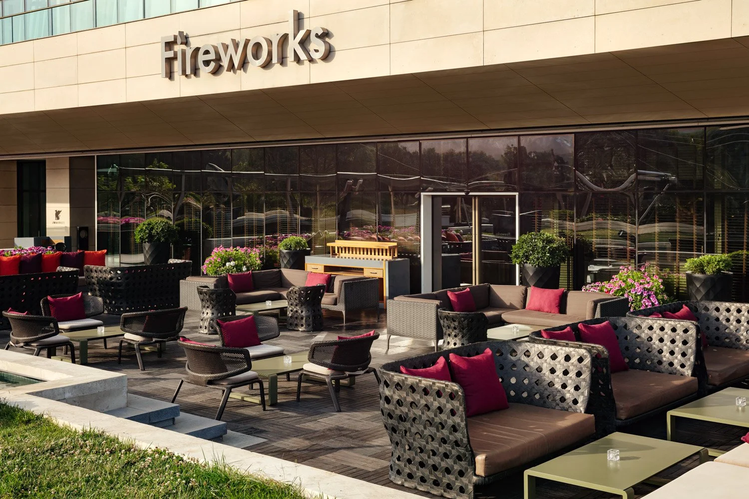 JW_GYDJW_fireworks_terrace_01.jpg