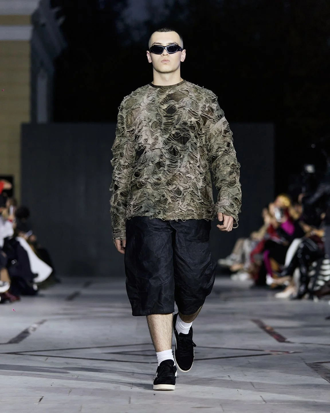 LOOK 2