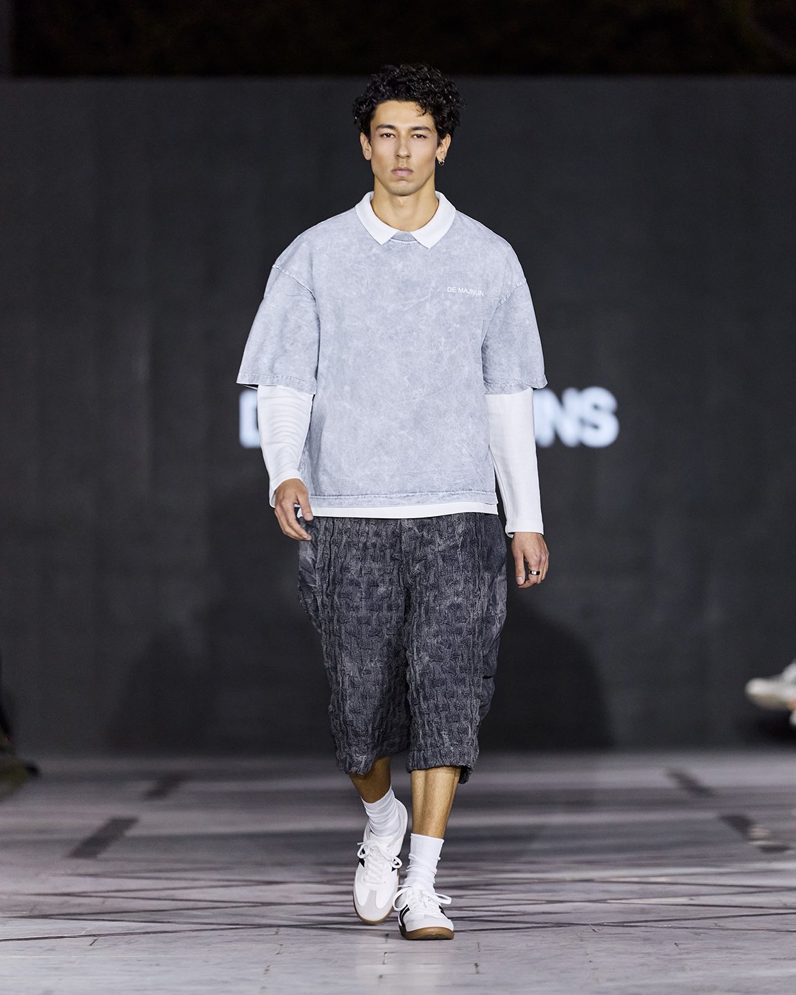 LOOK 18