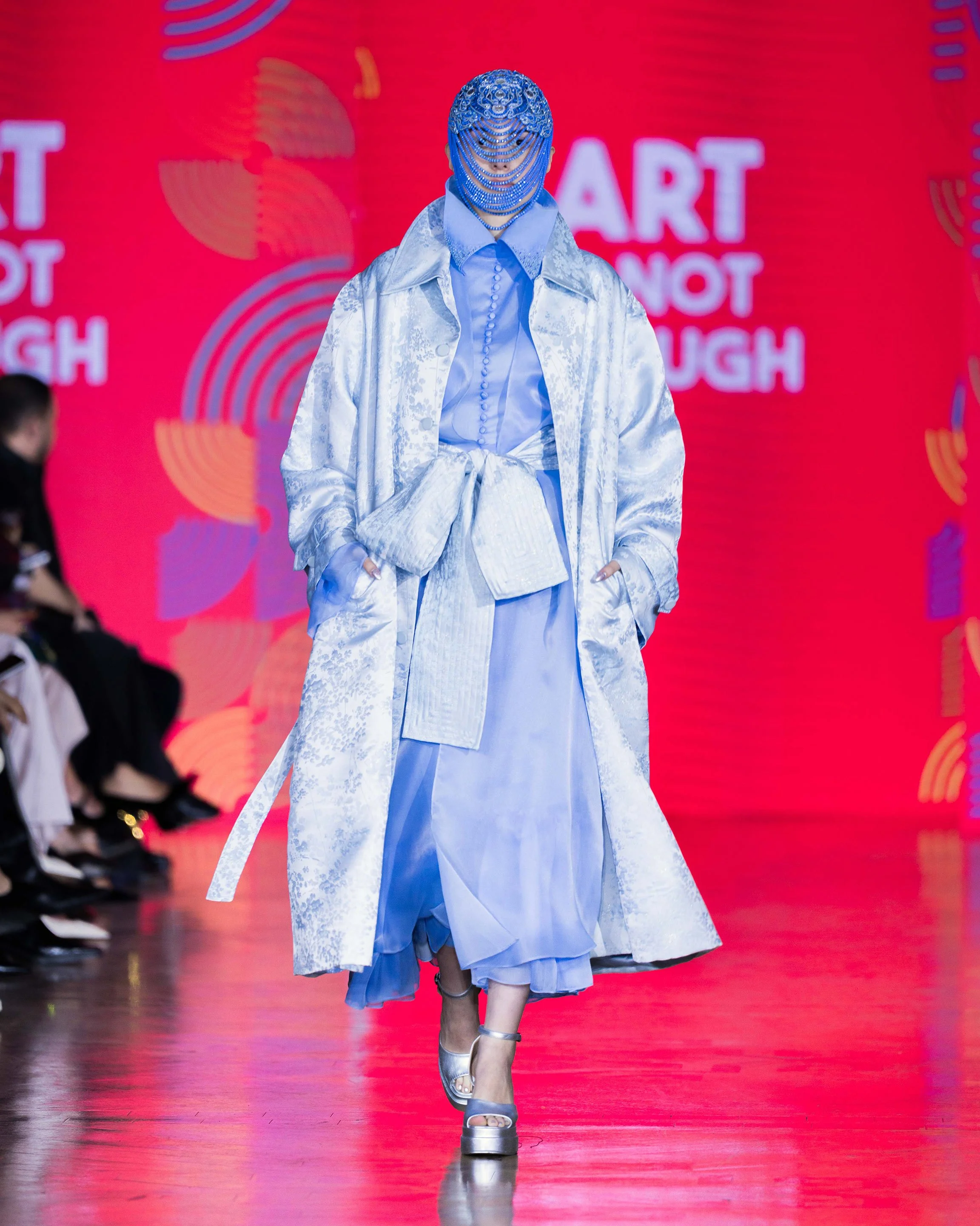 LOOK 24