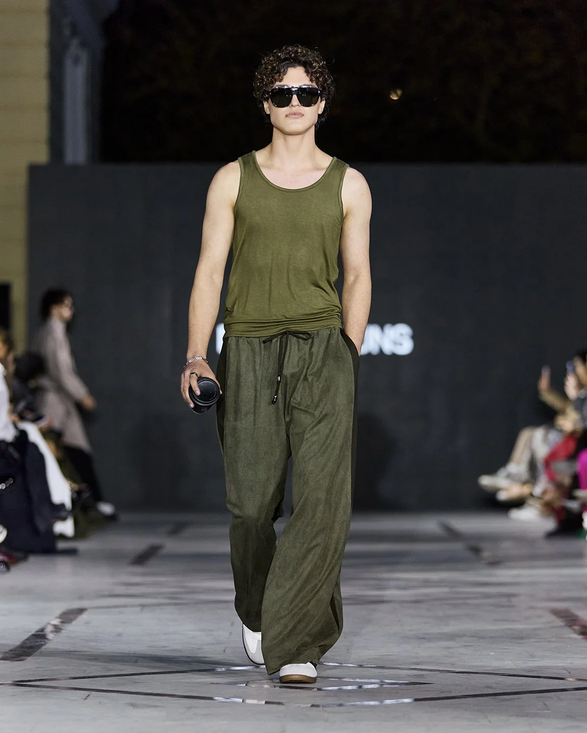 LOOK 11