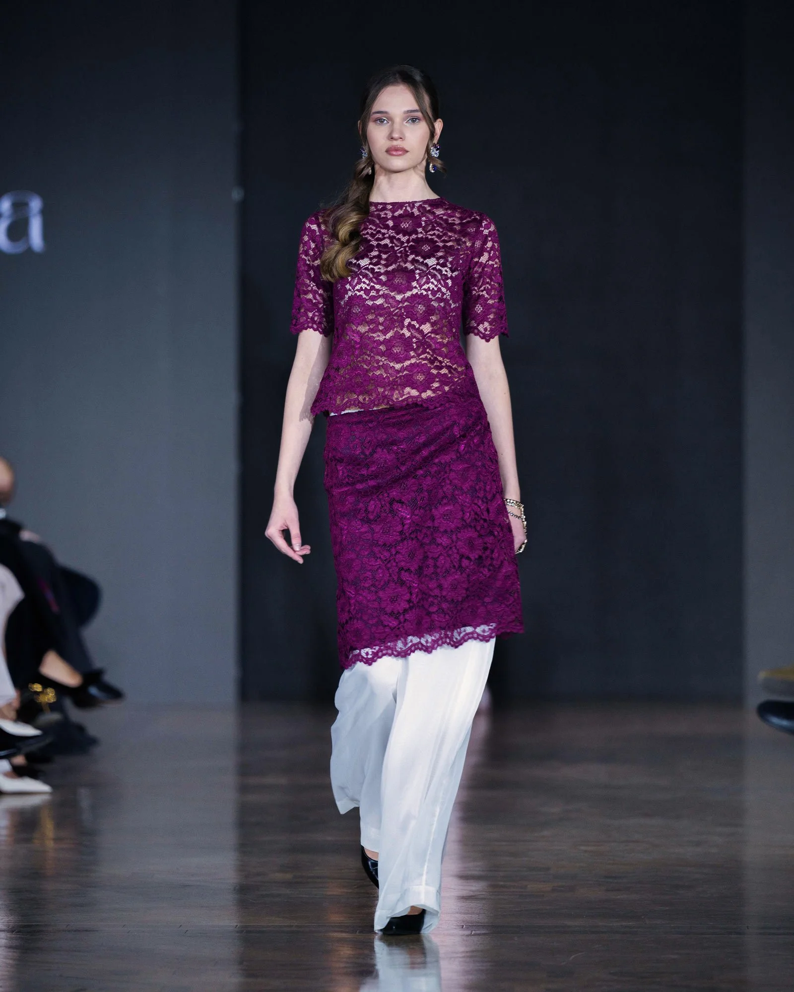 LOOK 18
