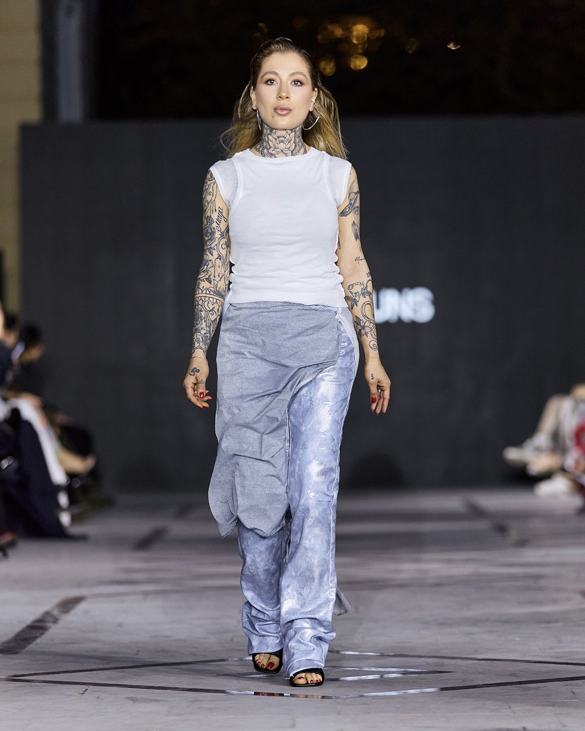 LOOK 19