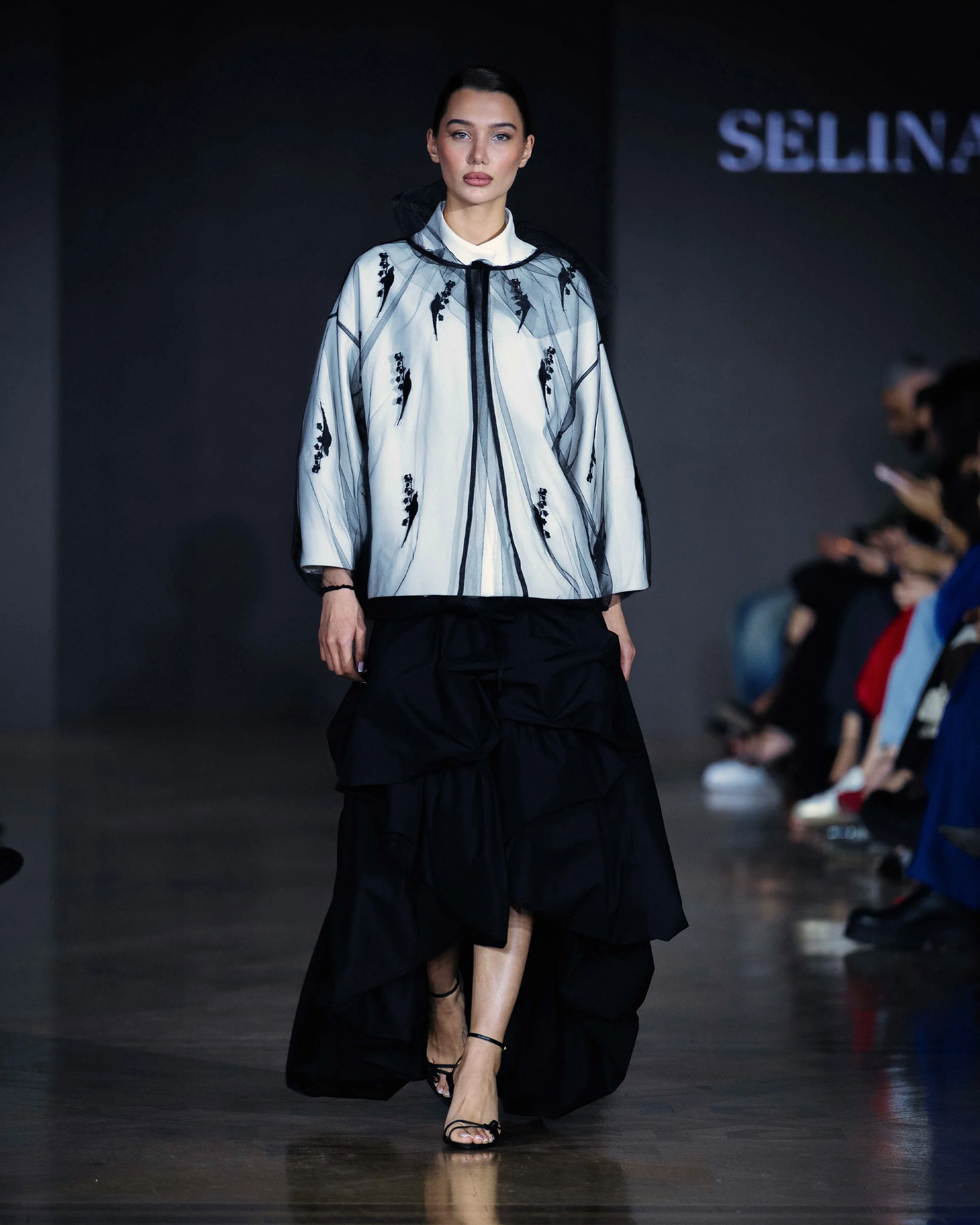 LOOK 27