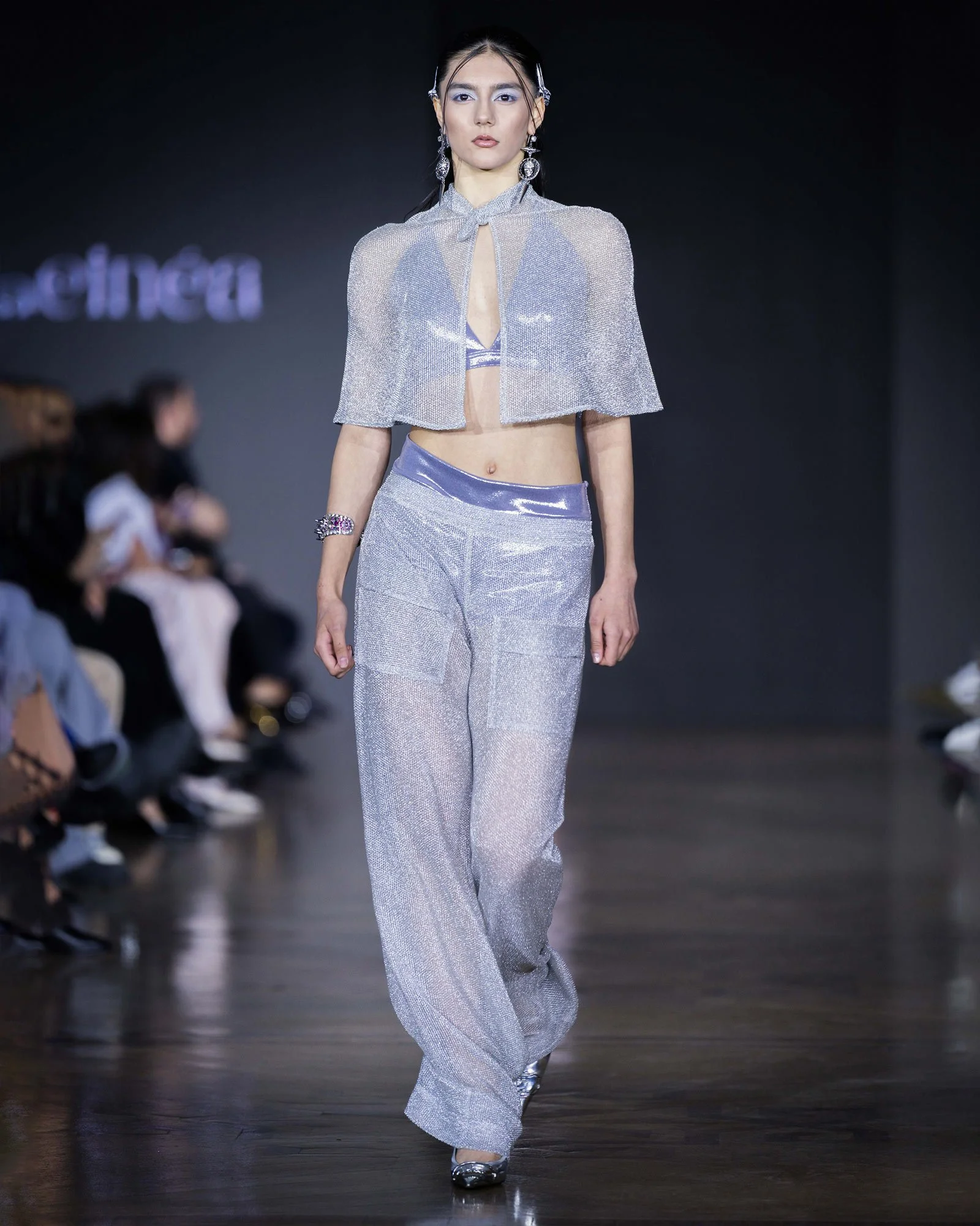 LOOK 28
