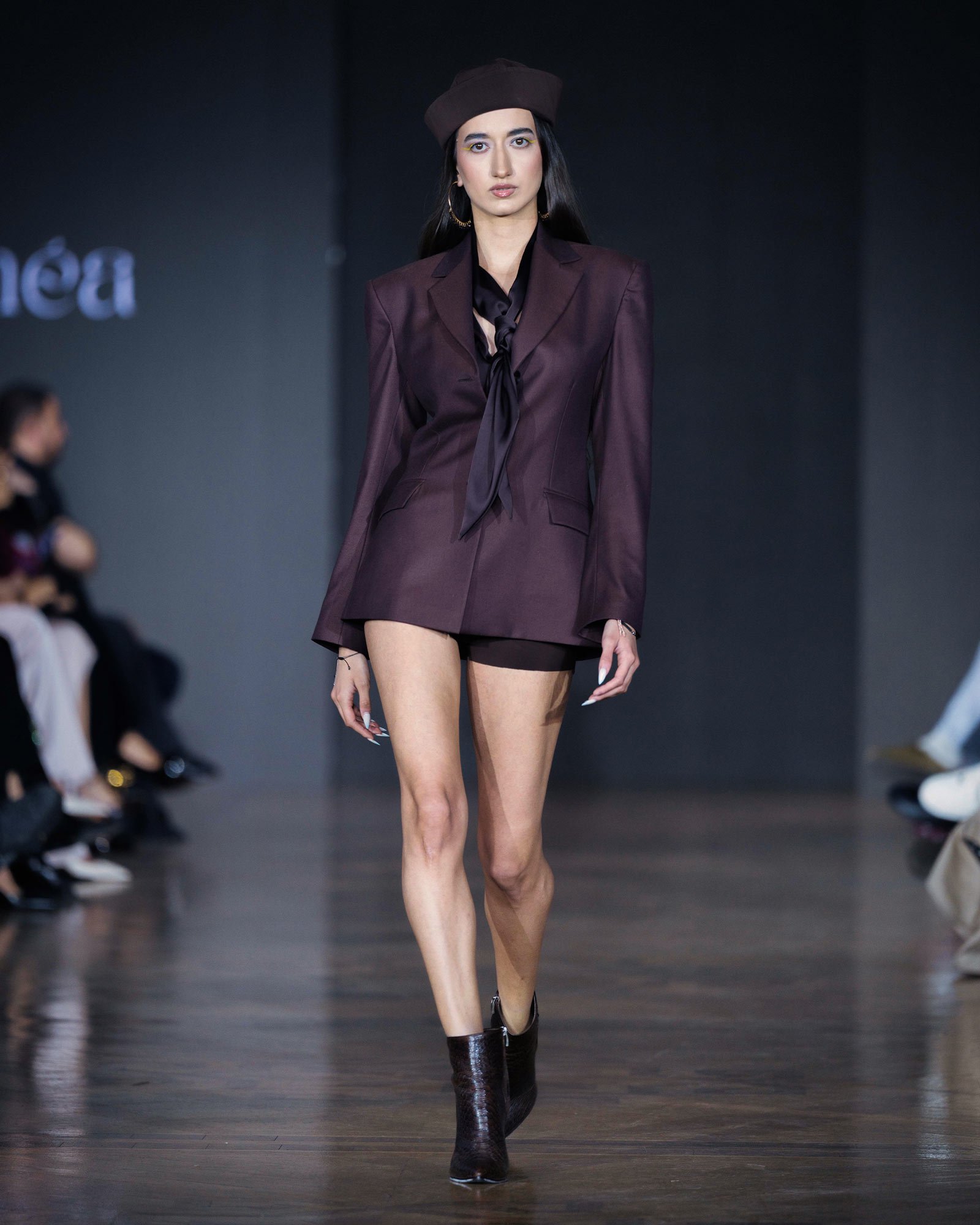 LOOK 27