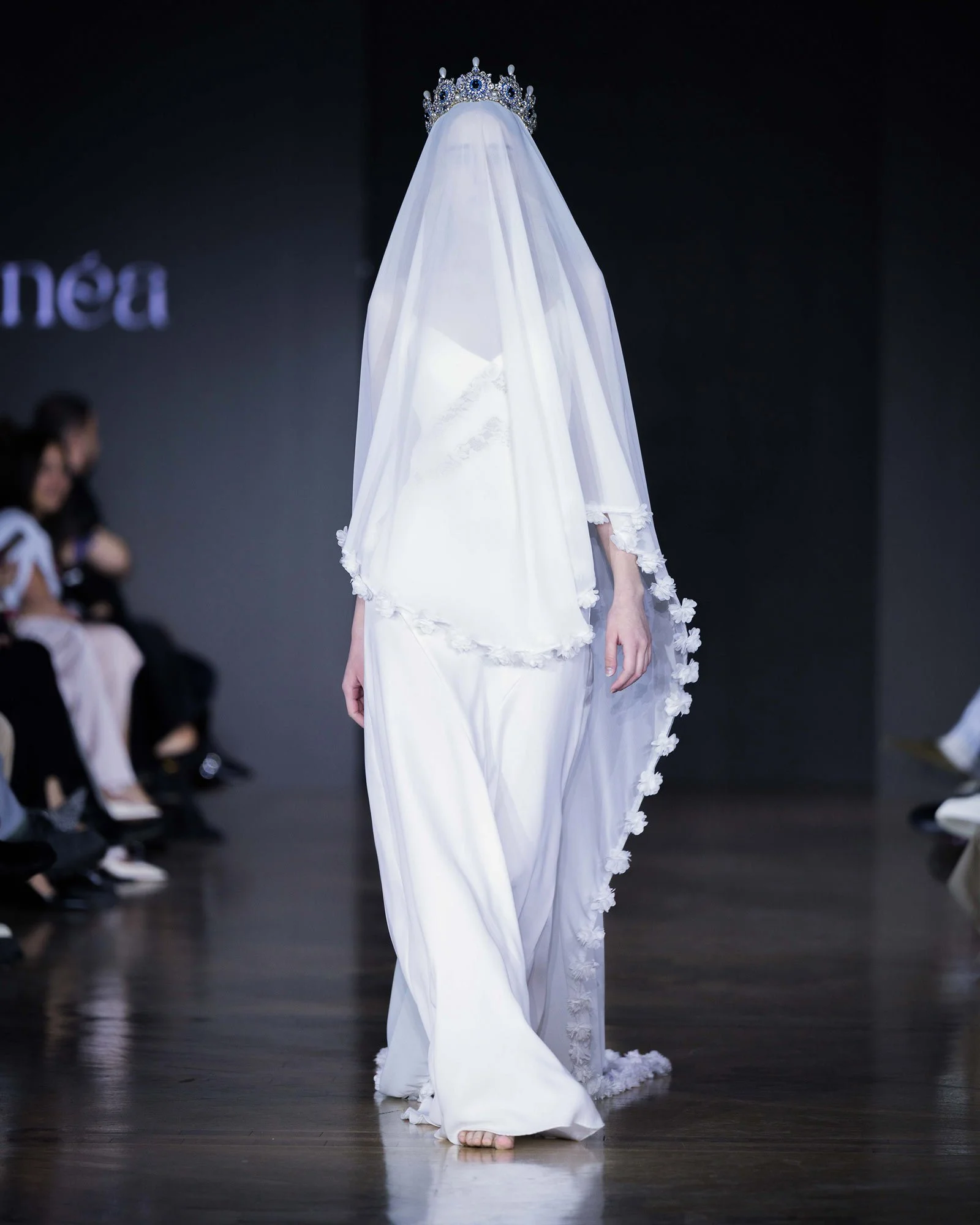 LOOK 29