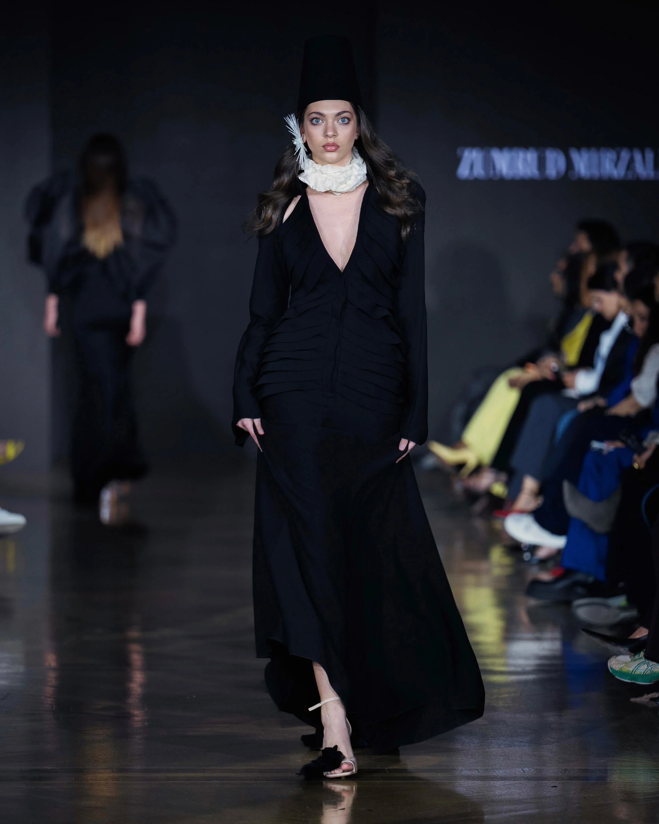 LOOK 19