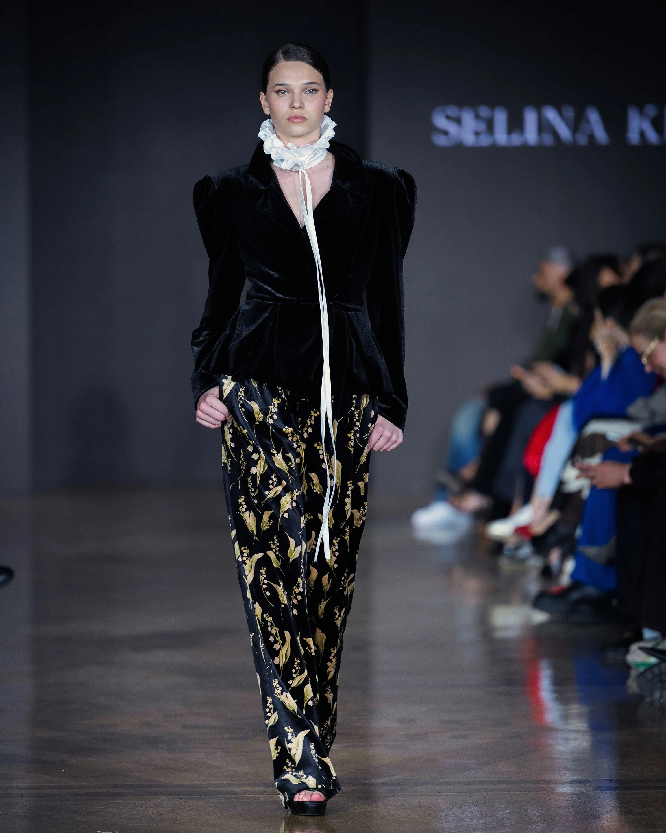 LOOK 24