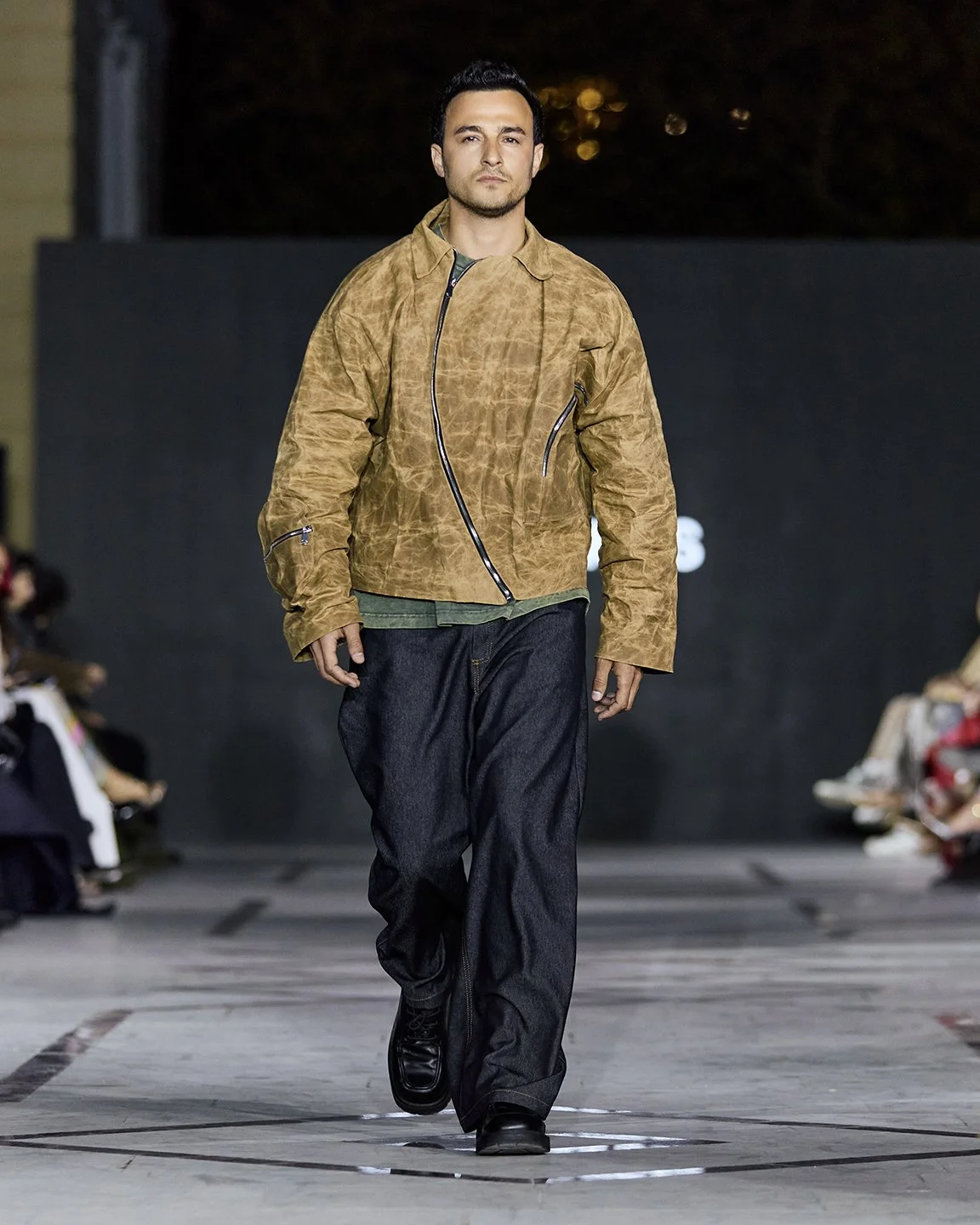 LOOK 22