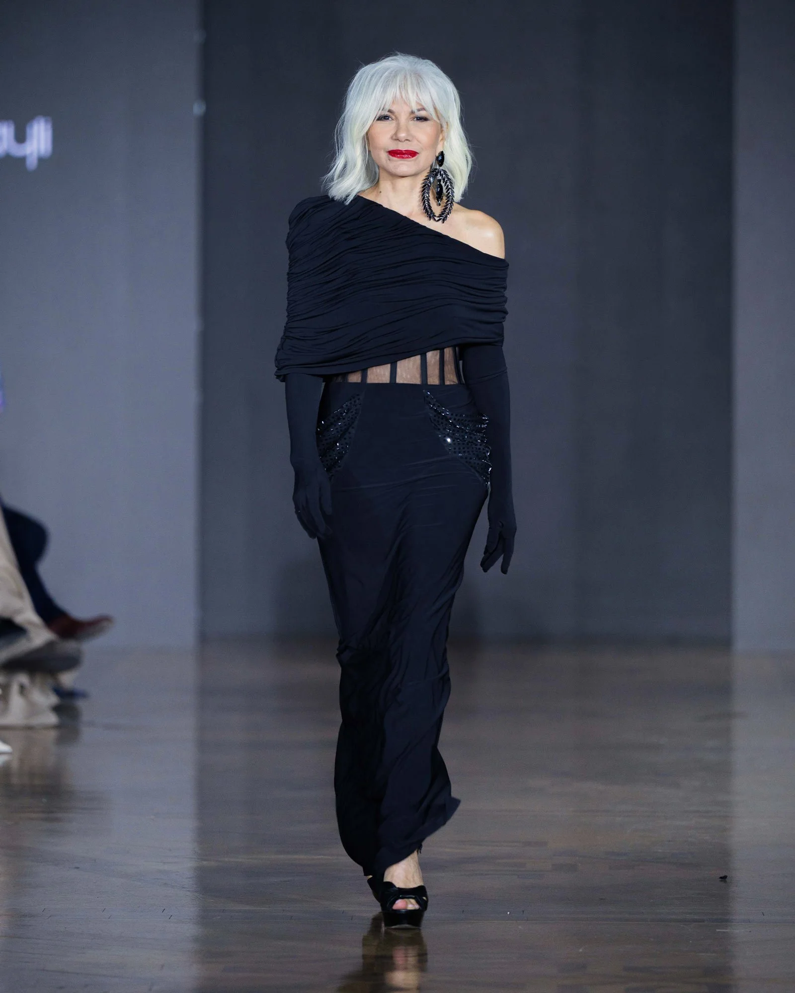 LOOK 28