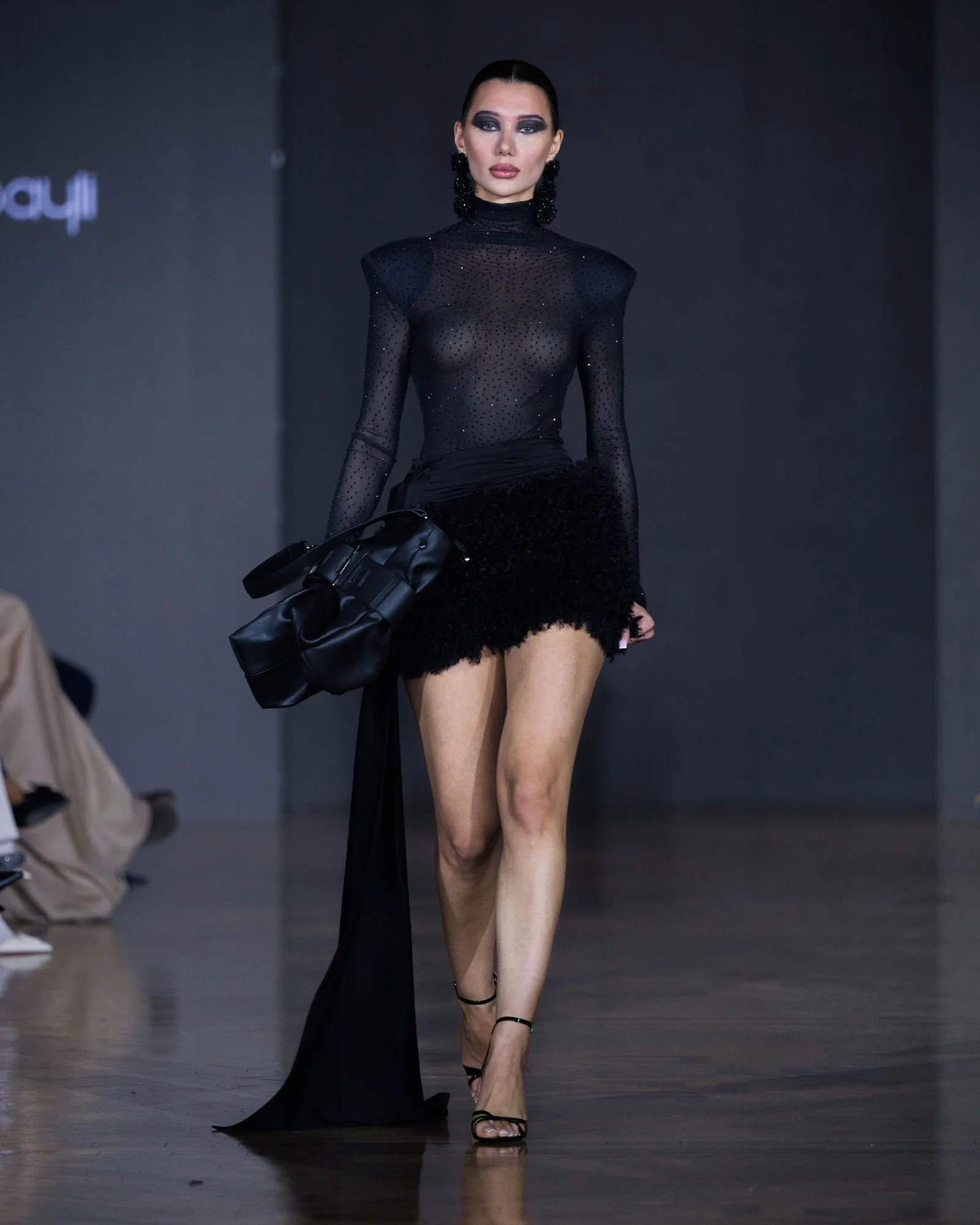 LOOK 12