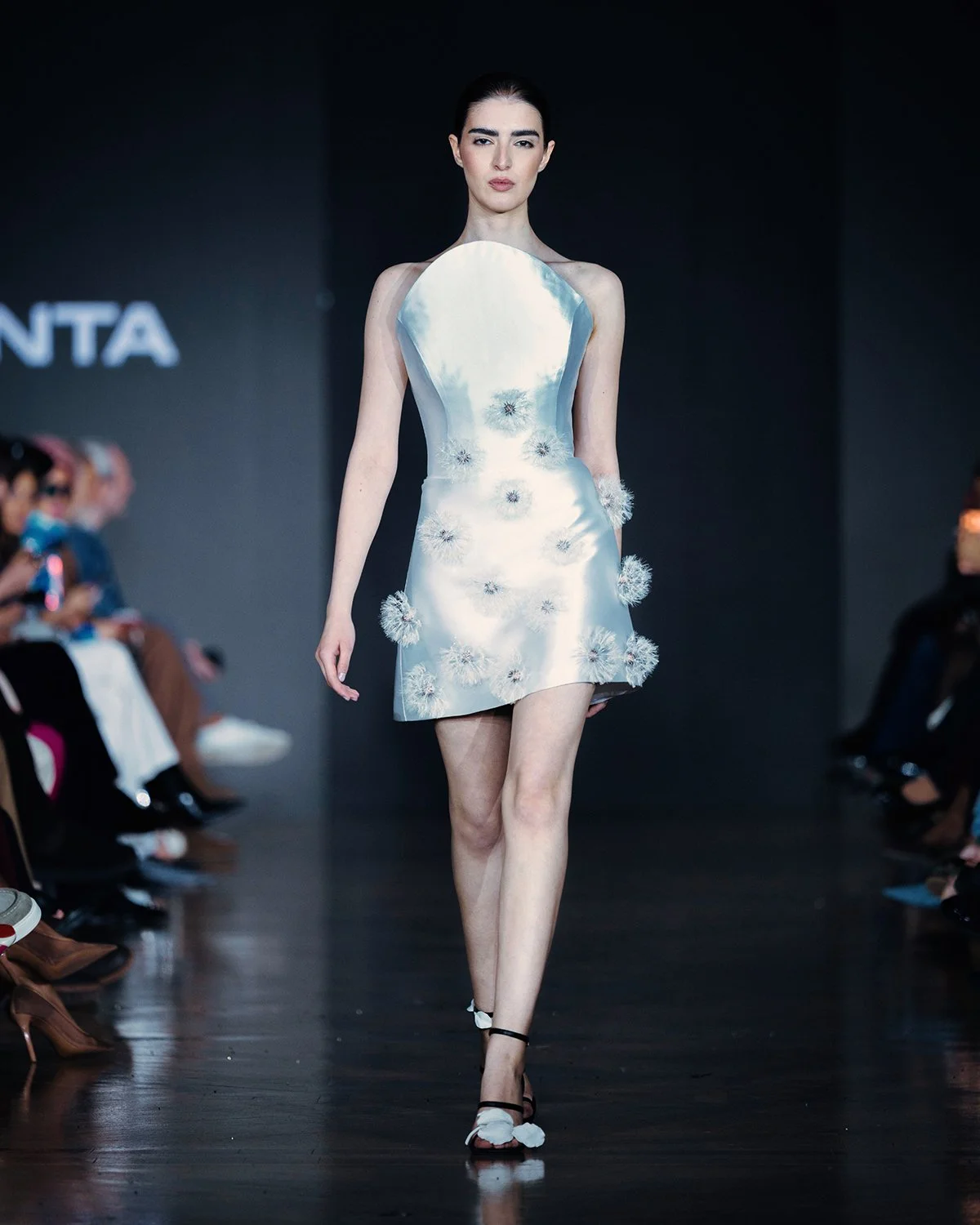 LOOK 16