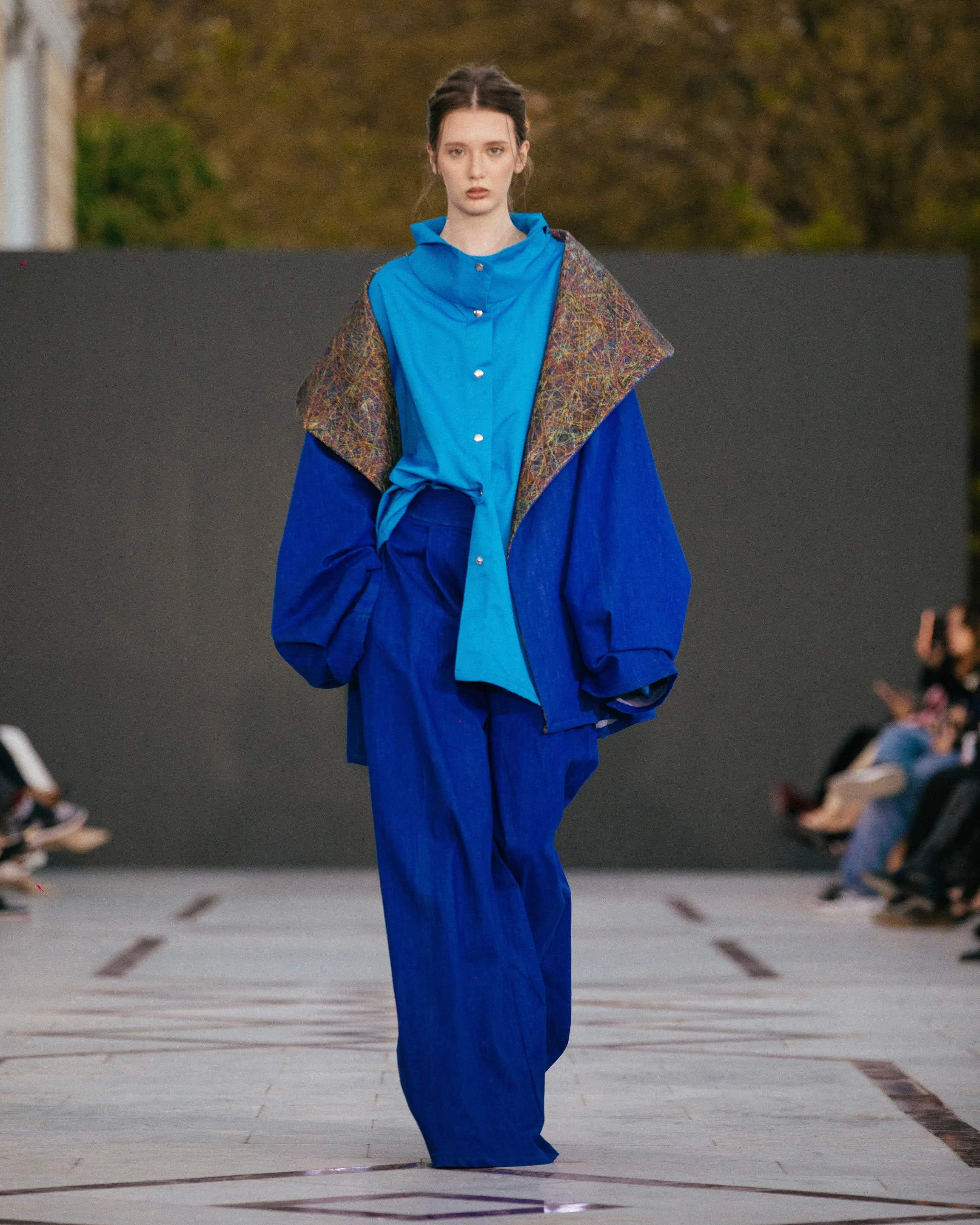 LOOK 22