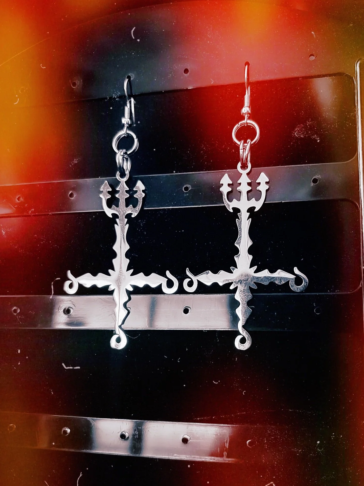 Silent grace, forged in steel. Soulreaper moves like dusk itself &ndash; reflective, sharp &amp; untamed.

Launching tomorrow at 6PM.

⸻

#NightboundCreations #DarkStyle #HandmadeAccessories #HeavyMetalStyle #GothicFashion #AlternativeStyle #Metalhea