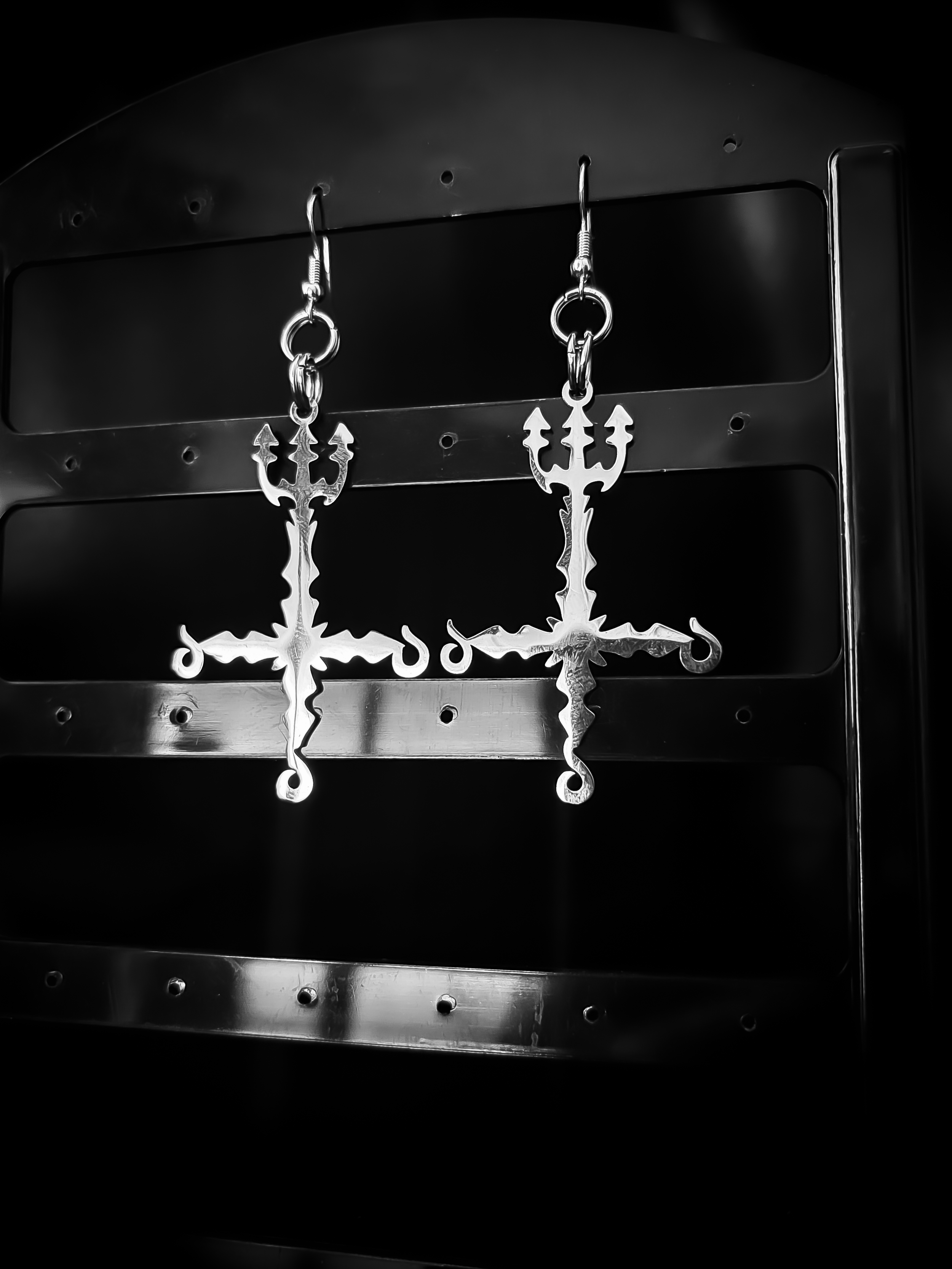 Silvery handmade heavy black metal earrings.png