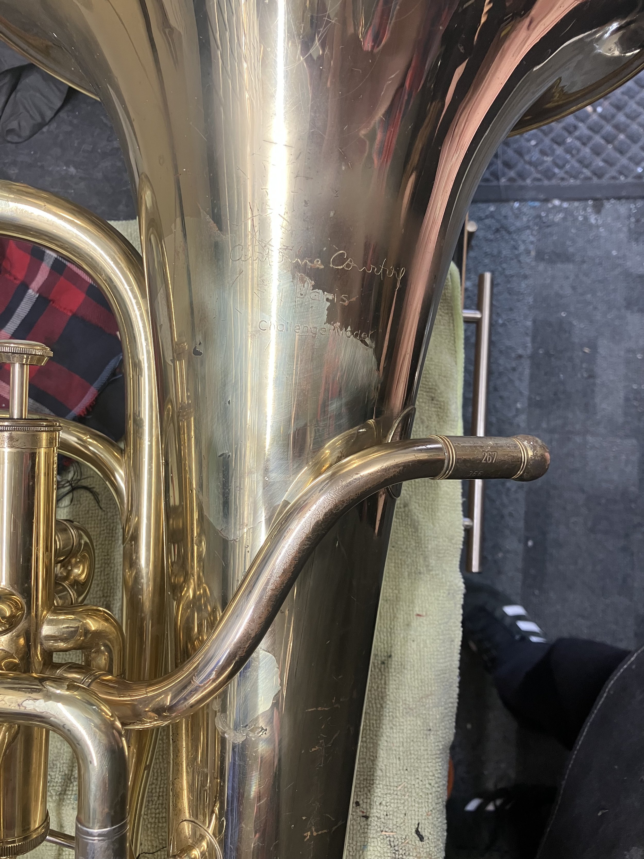 Medium grade polish used to remove tarnish and restore the brass finish
