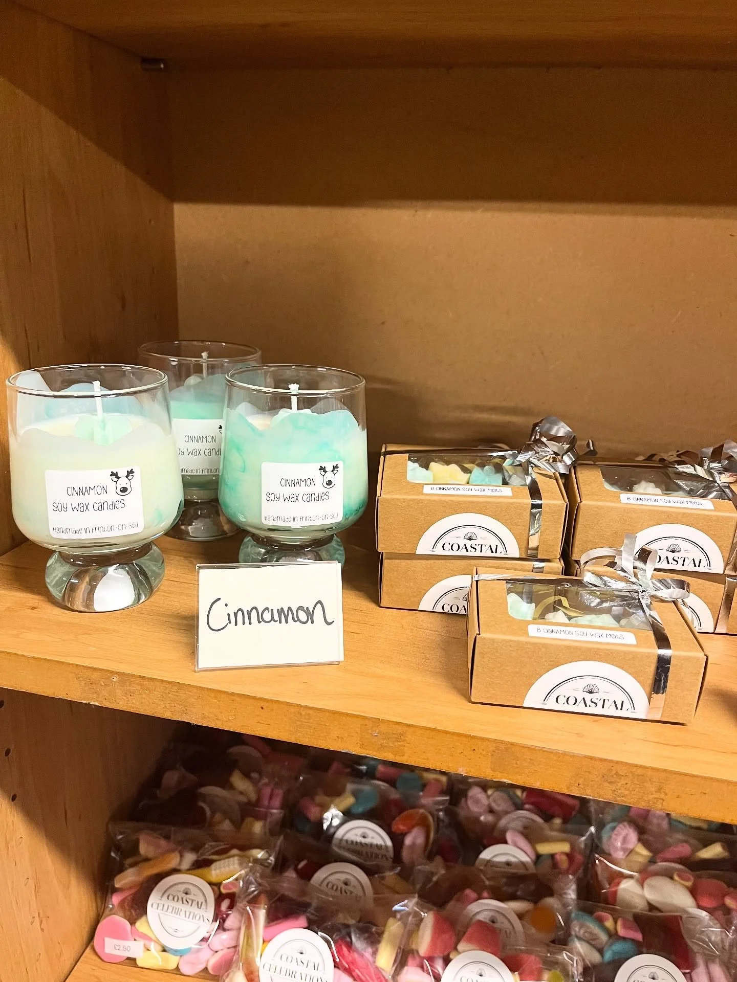Christmas has arrived&hellip;. 🎄🎅🏼

Our festive candles and wax melts are available at Pork Lane Farm Shop! Or DM us to order! 

#christmas #candles #waxmelts #gingerbread #cinnamon