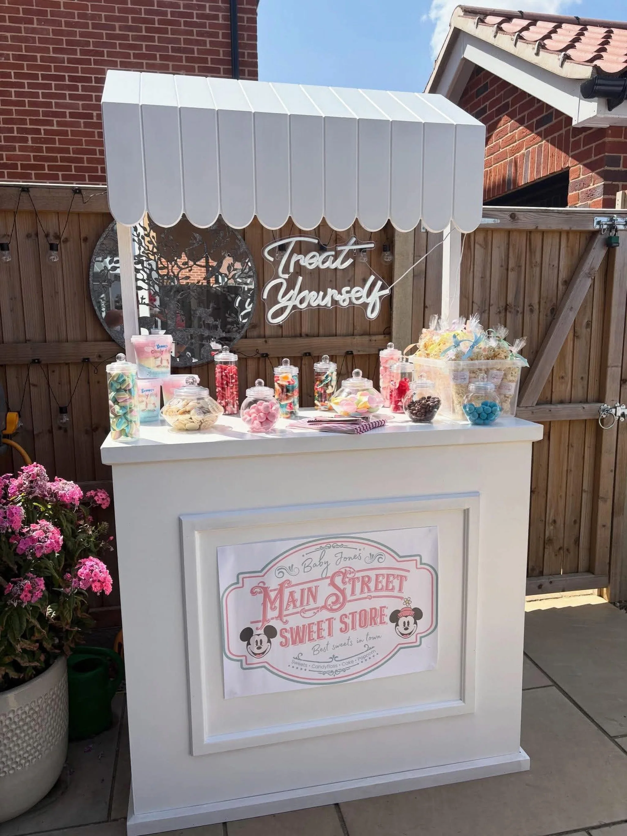 We had the pleasure supplying our Sweet Stall on Saturday to M &amp; J for their baby shower 🩷

They opted for the dry hire option and added their own sweets 🍬

We hope you had a fabulous day and wishing you all the very best 👶🏻