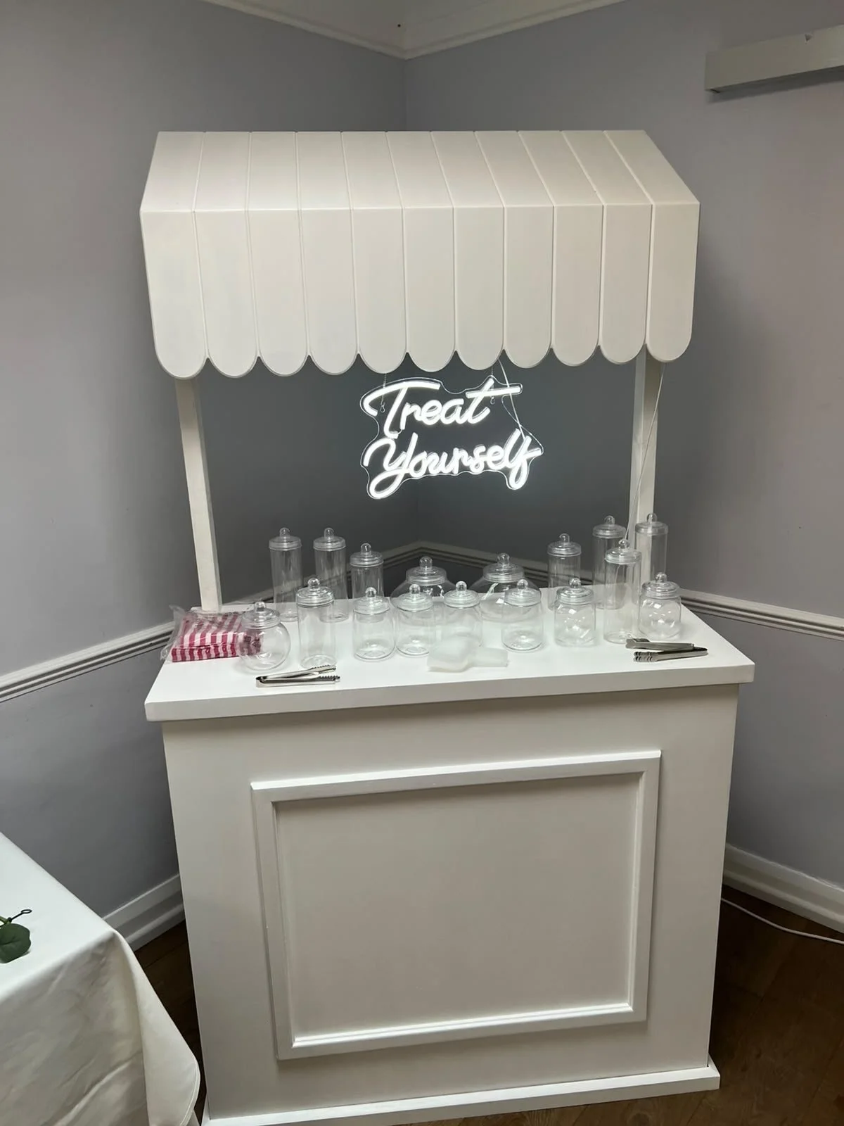 We had the pleasure of providing our Sweet Stall for Mr &amp; Mrs Buckle at @thelimesbarandhotel last Saturday💍

They opted for our Dry Hire option and add their own selection of sweets 🍬

We hope you had a fabulous day and wishing you both all the