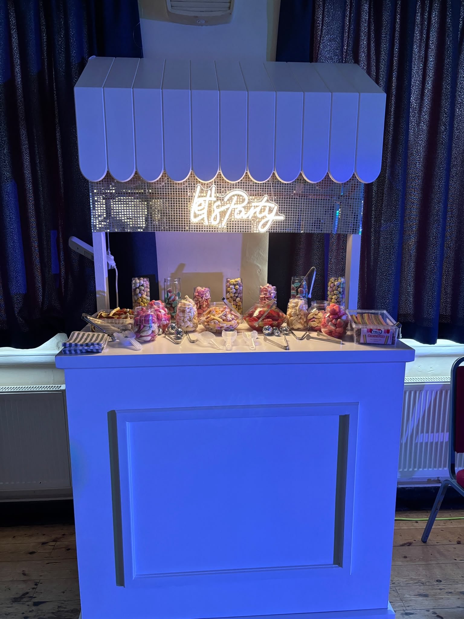 On Saturday we had the privilege to work on a fabulous 10th Birthday 🤩🥳

They booked our LED 4ft &lsquo;10&rsquo; &amp; Sweet Stall on dry hire 🍬💡

We hope you had a fantastic disco party 💃🪩🥳