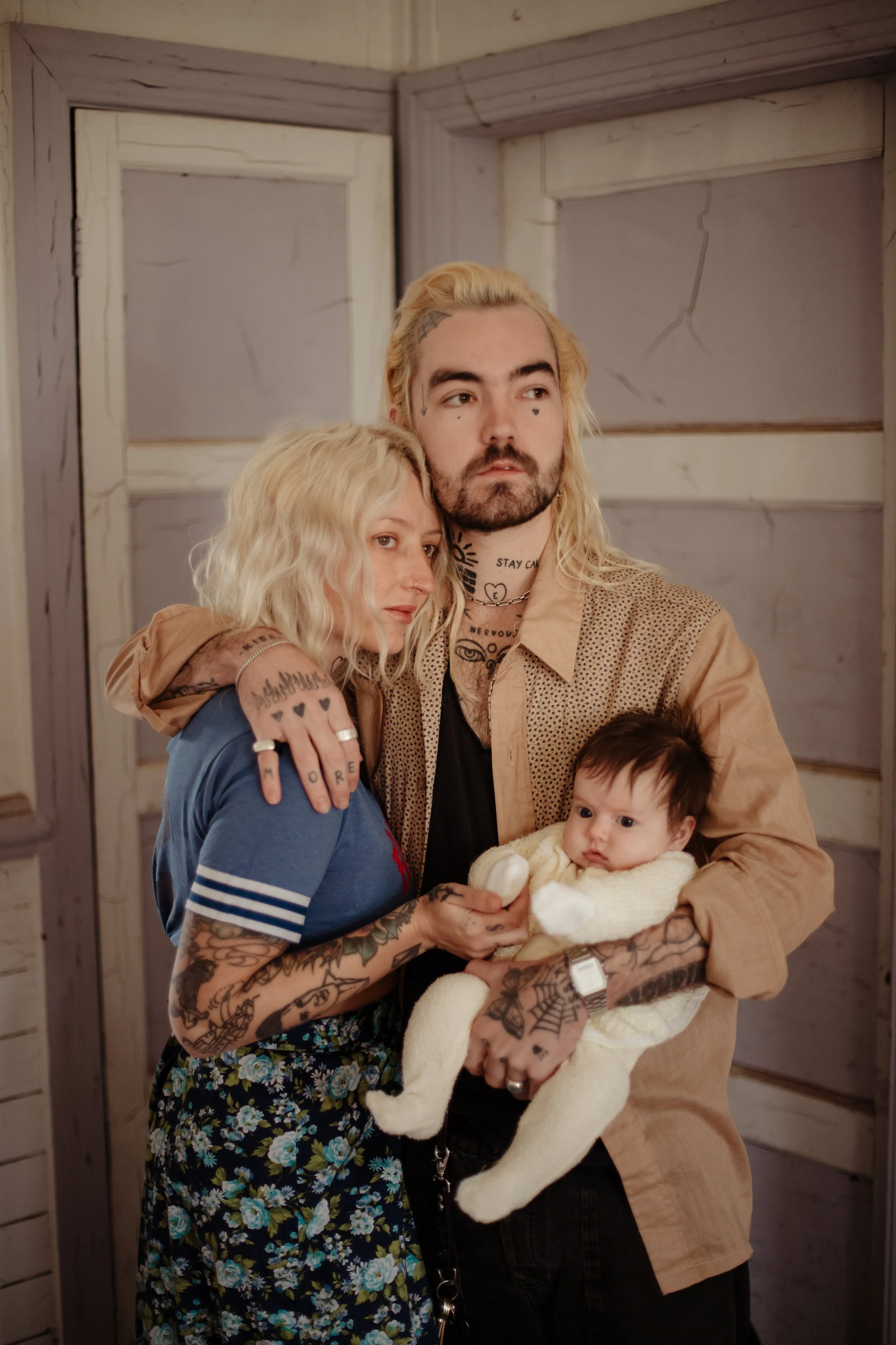family-portrait-dad-holding-baby-cuddling-mum-vintage-house.jpg