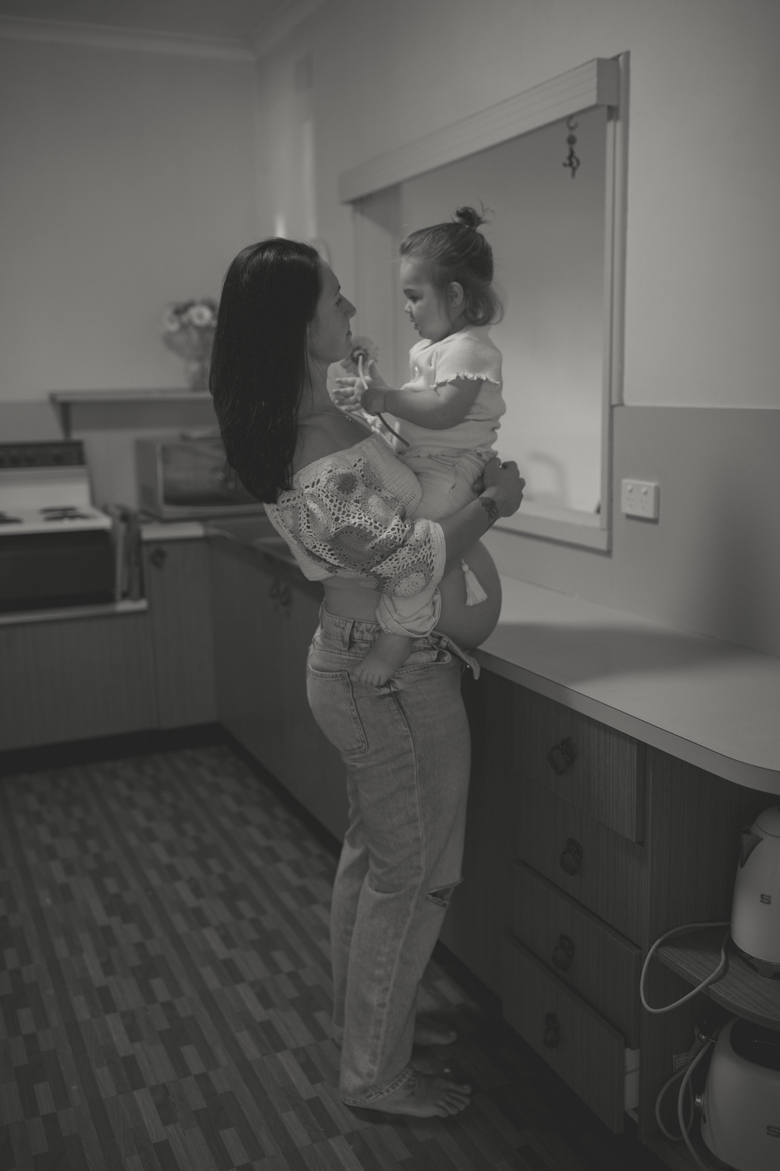 maternity-lifestyle-photoshoot-mother-toddler.jpg