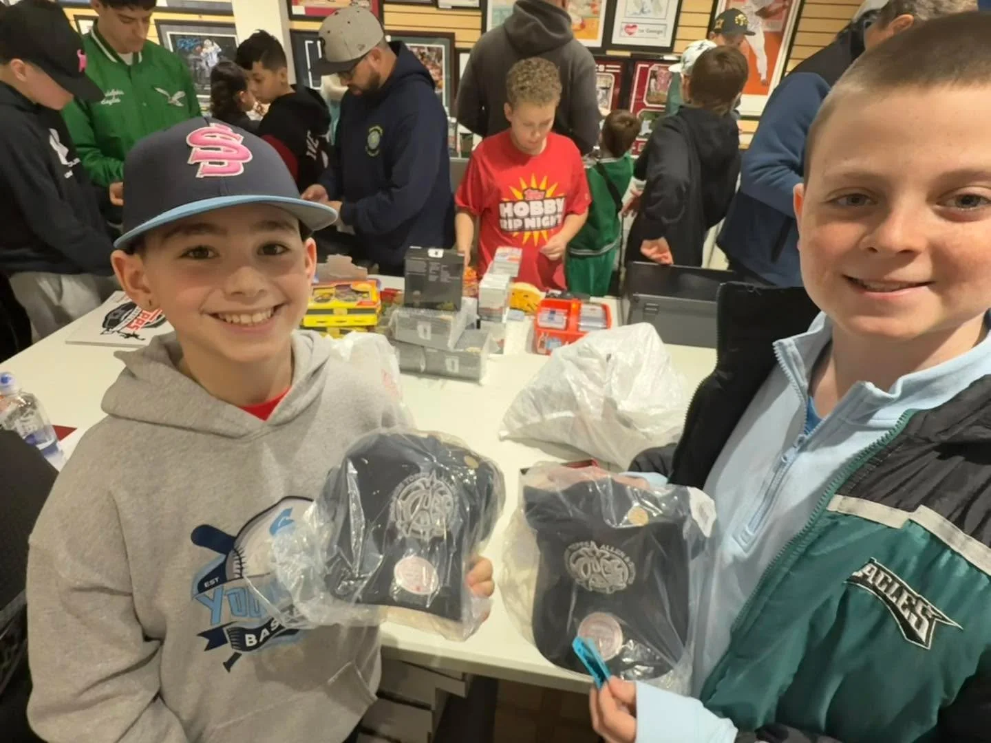 What a crazy Topps Rip Night!
Thank you for everyone who came out and spent their evening with us!
I know i had a ton of fun&hellip; I hope everyone that participated did as well!
#toppsripnight #topps