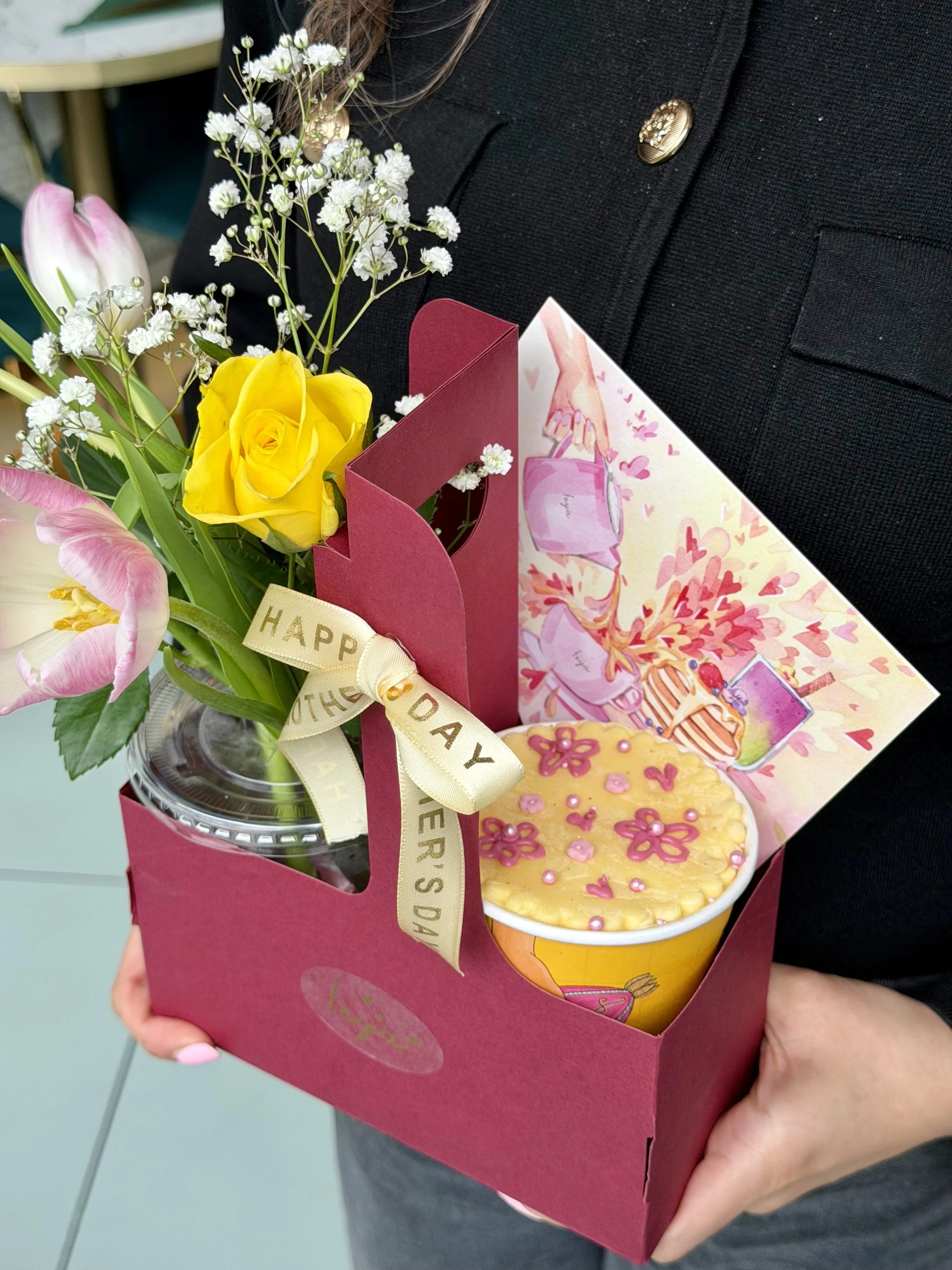 Best Mum Cake & Flowers Gift