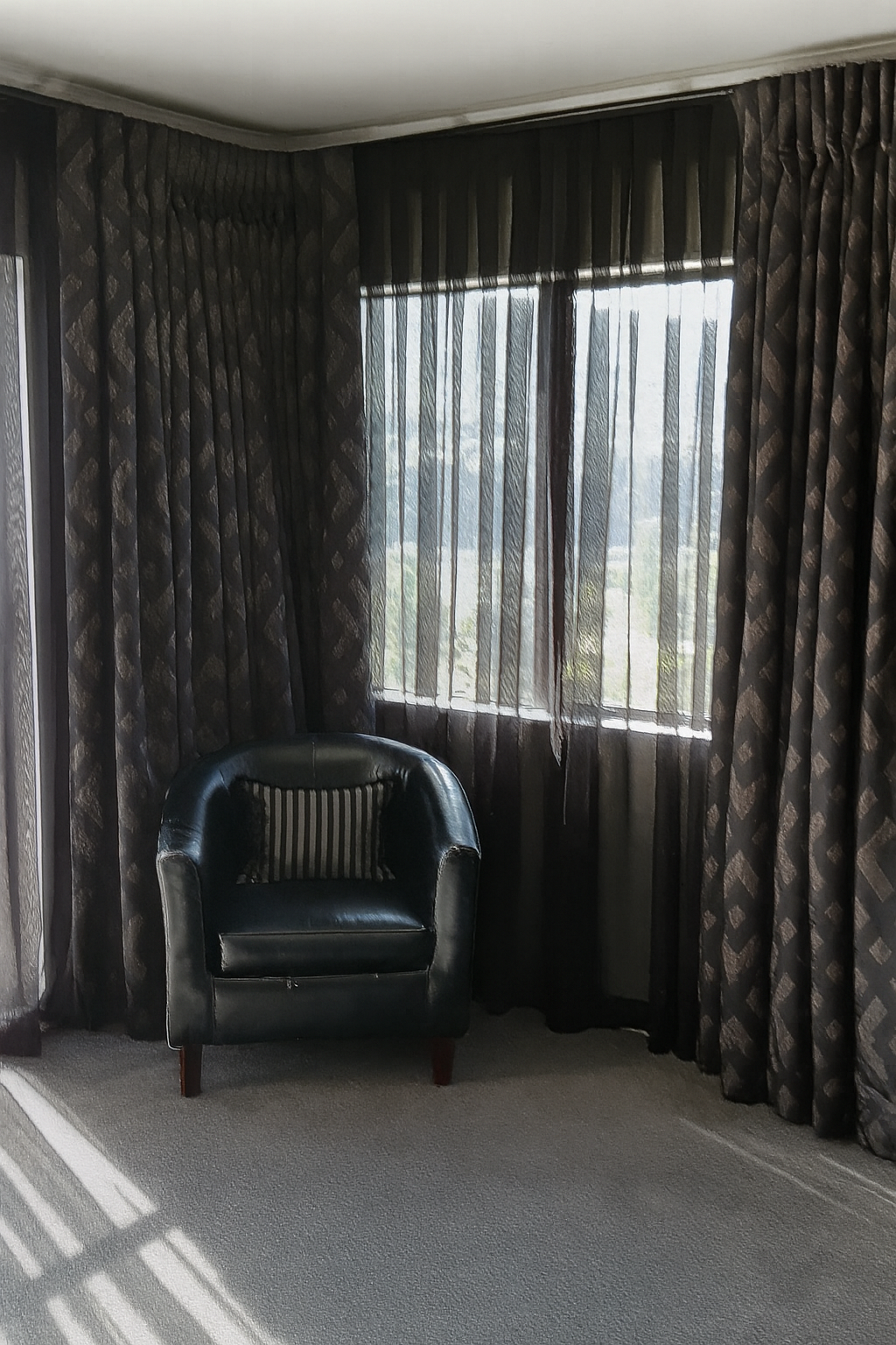 Seekers Fabric "Intrigue" with a black shear "Supremo" on a Rufflette Senator Rod for a darker moody look but also to provide a blacked out room for a shift working client