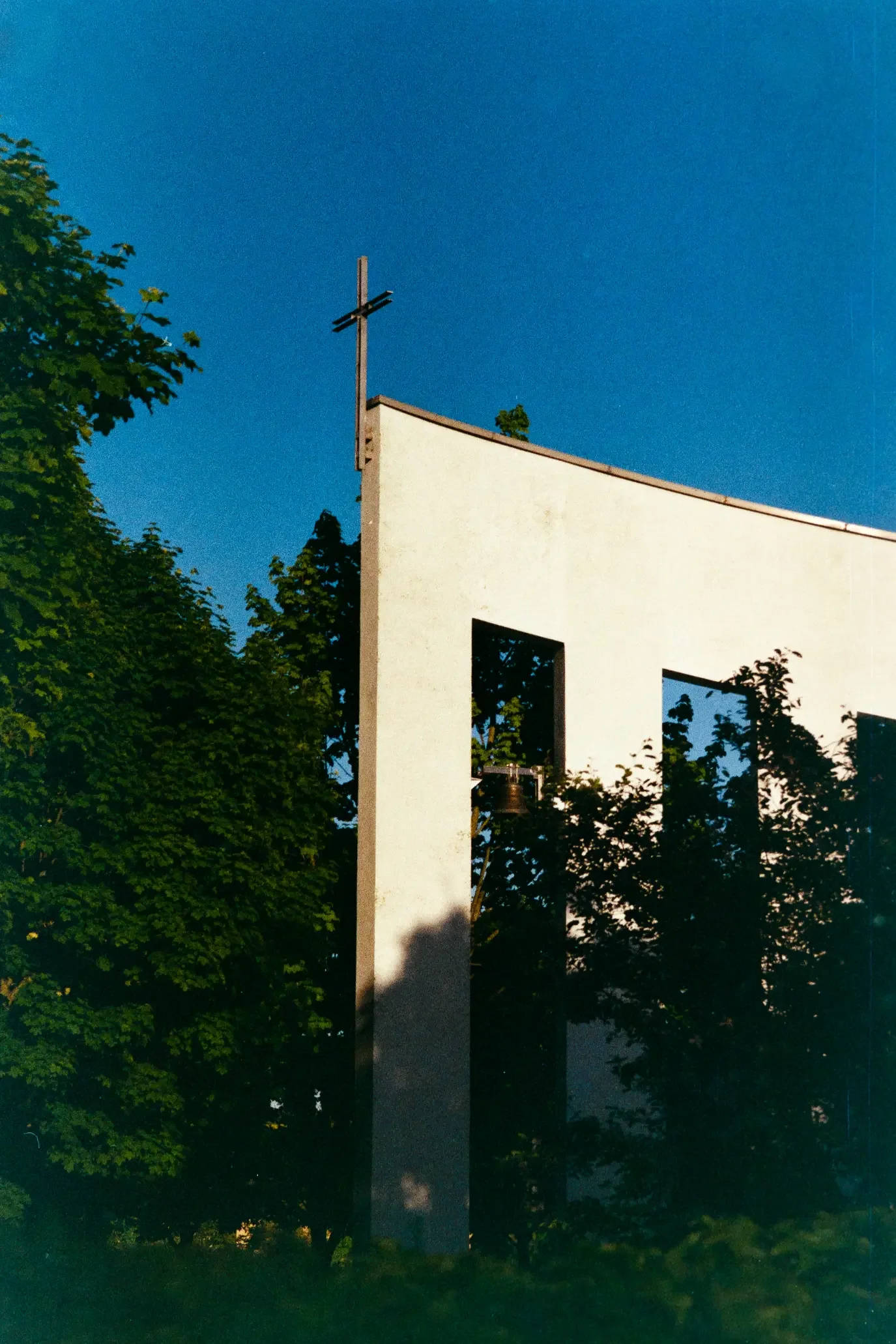 analogfotografie-Heilbronn-schwarzweiß-farbe-streetfotos-stadtbild-minimalistisch