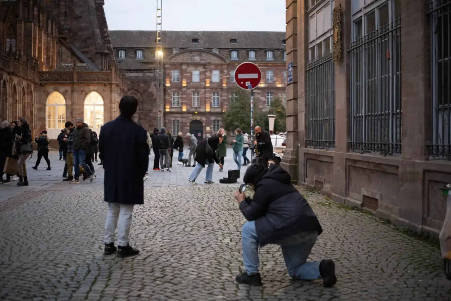 streetfotografie-menschen-architektur-szene-momente