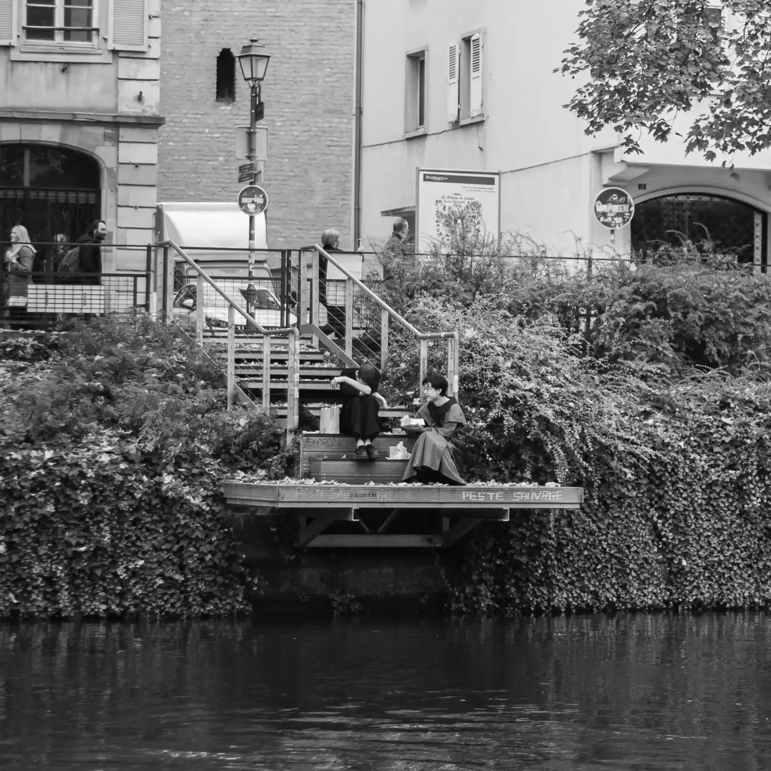 streetfotografie-menschen-architektur-szene-momente