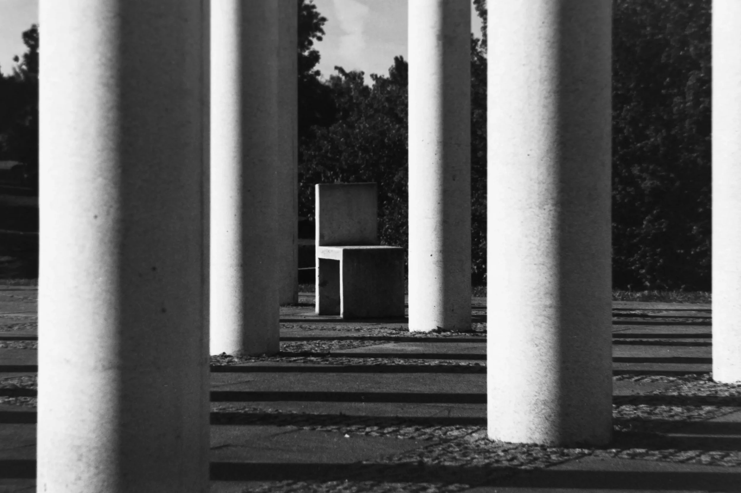 analogfotografie-ludwigsburg-stuttgart-schwarzweiß-farbe-streetfotos-stadtbild-minimalistisch