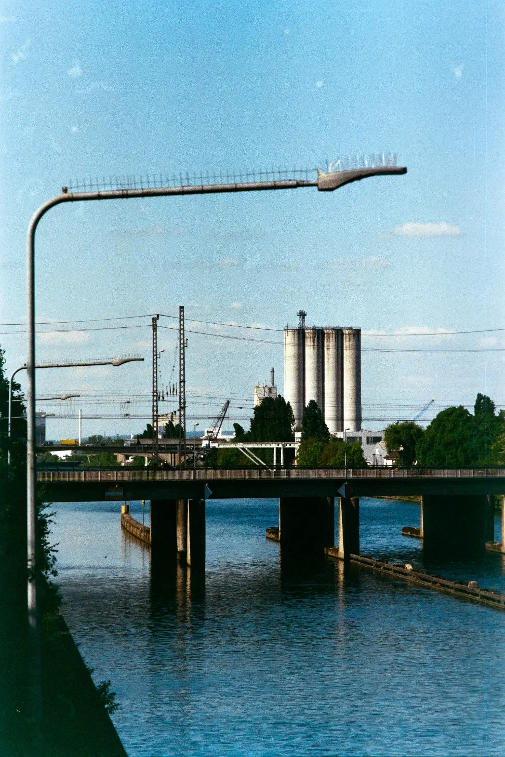 analogfotografie-Heilbronn-schwarzweiß-farbe-streetfotos-stadtbild-minimalistisch