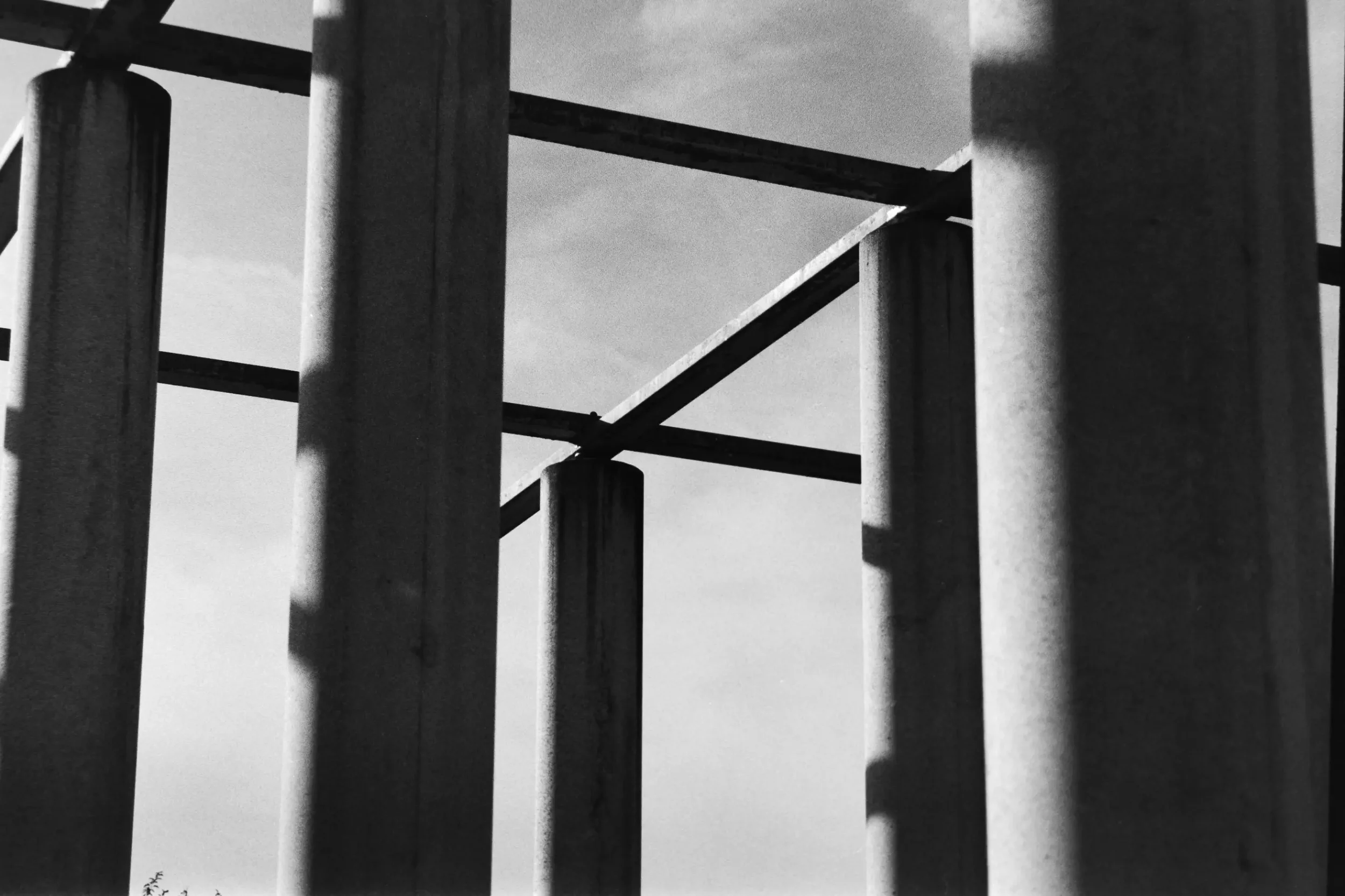 analogfotografie-ludwigsburg-stuttgart-schwarzweiß-farbe-streetfotos-stadtbild-minimalistisch (2).webp