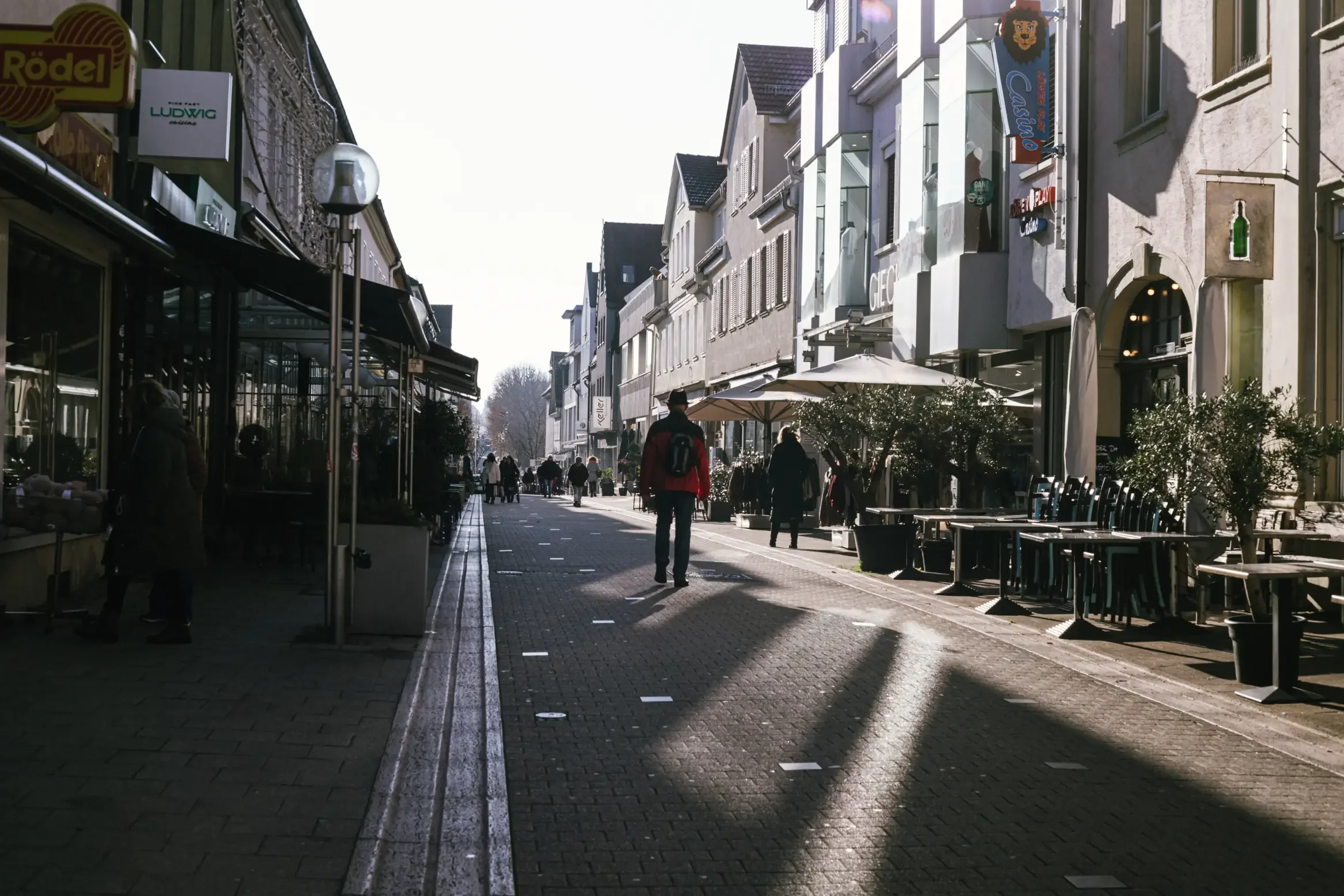 streetfotografie-menschen-architektur-szene-momente