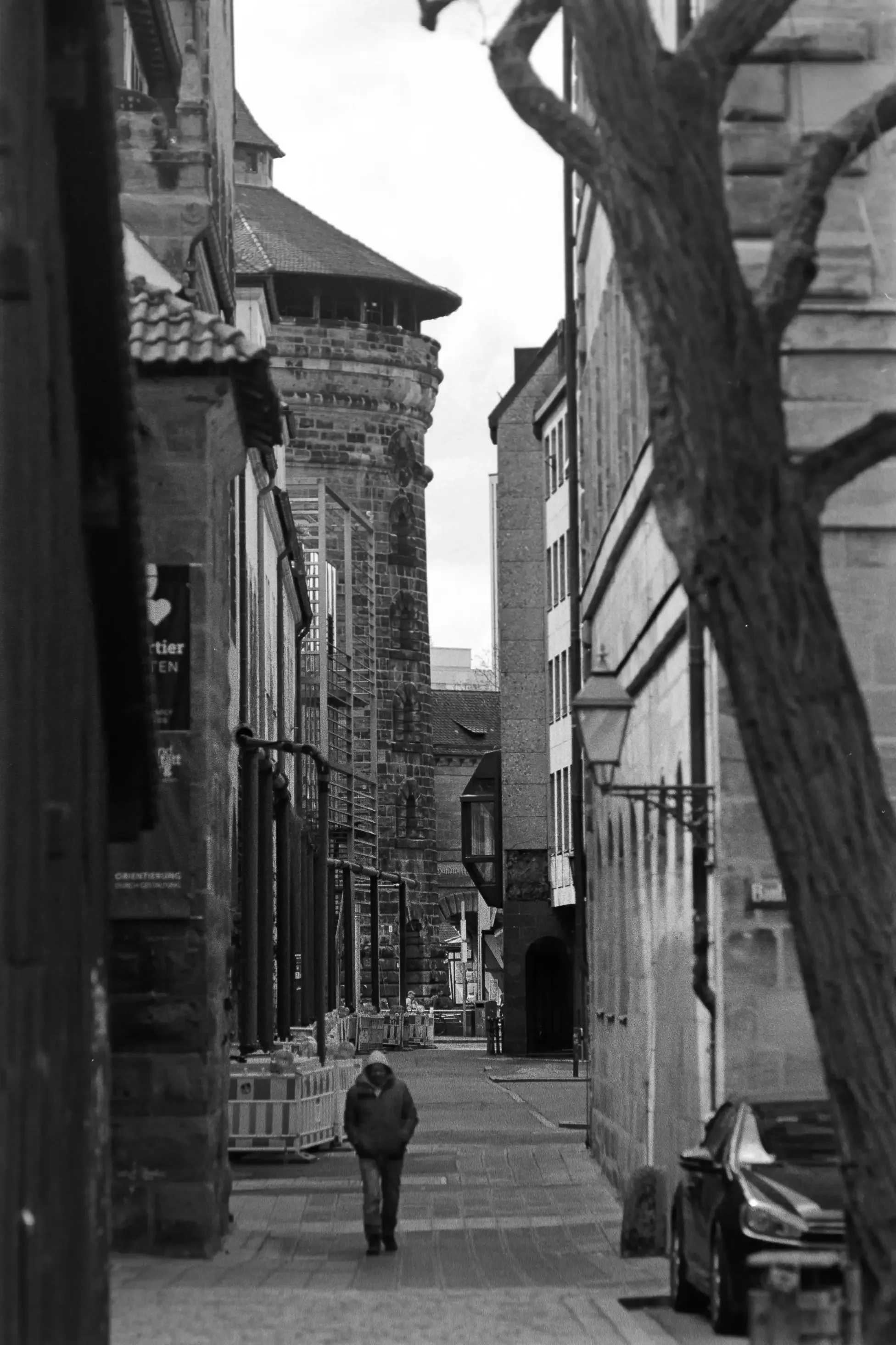 analogfotografie-nürnberg-architektur-street-schwarzweiß-minimalistisch