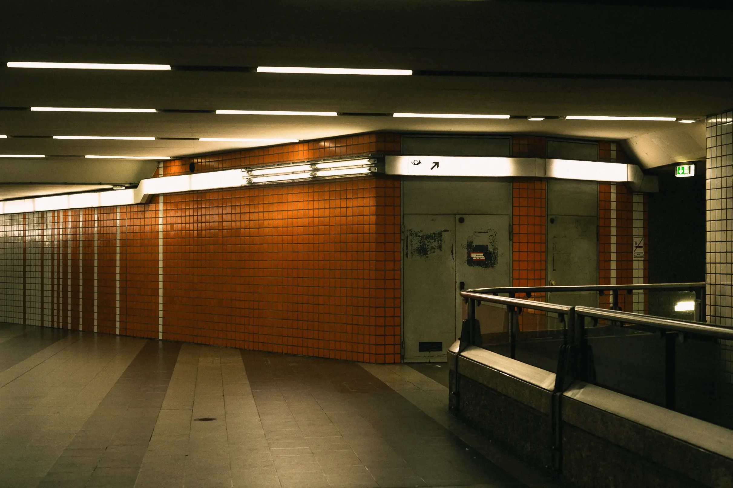 streetfotografie-menschen-architektur-szene-momente