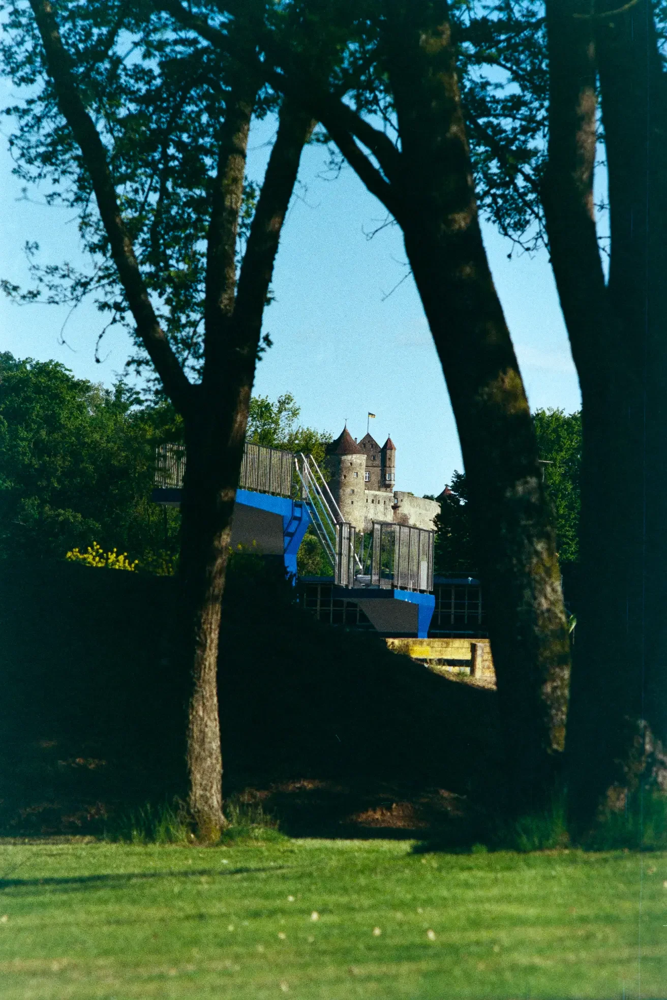 analogfotografie-Heilbronn-schwarzweiß-farbe-streetfotos-stadtbild-minimalistisch