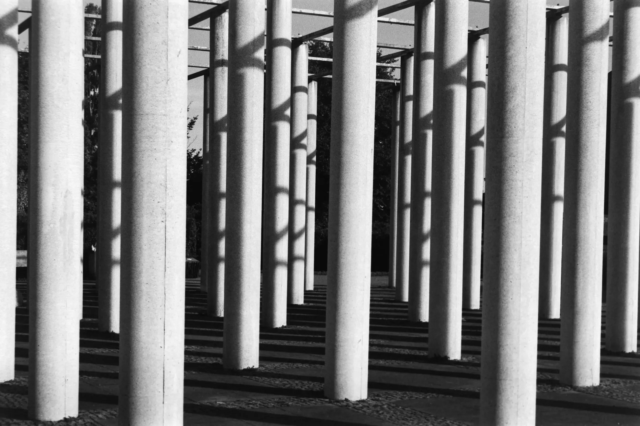 analogfotografie-ludwigsburg-stuttgart-schwarzweiß-farbe-streetfotos-stadtbild-minimalistisch