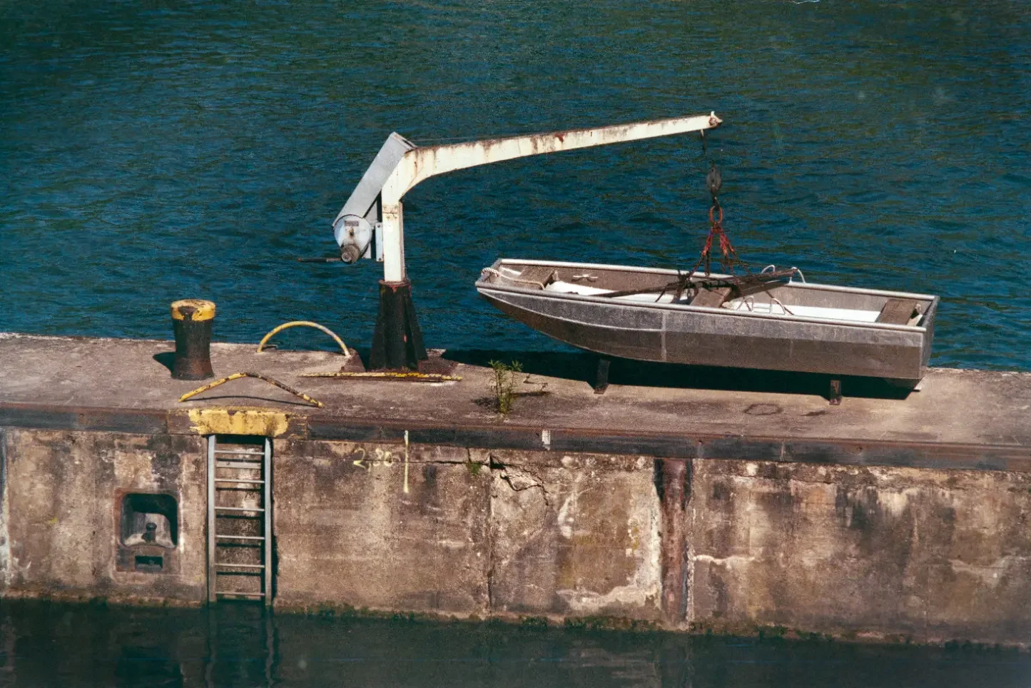 analogfotografie-Heilbronn-schwarzweiß-farbe-streetfotos-stadtbild-minimalistisch