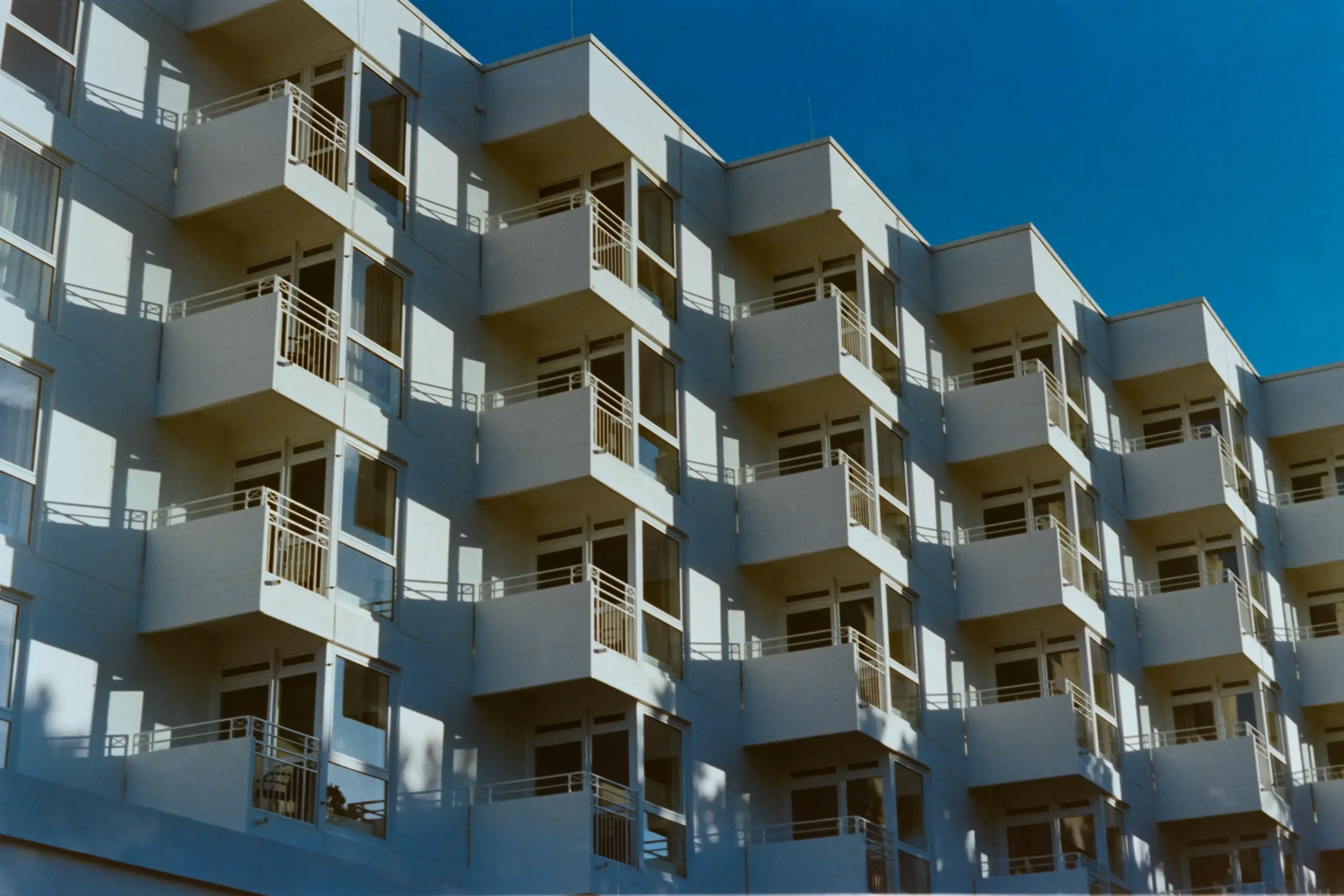 hamburg-analogfotografie-architektur-stadtbild